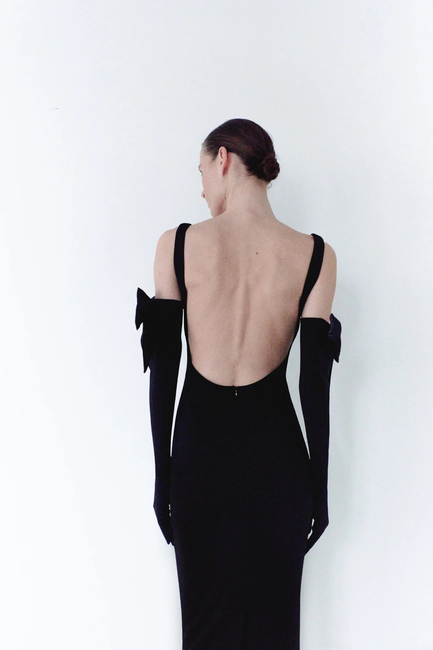 Long Dress With Bowknot Gloves In Black