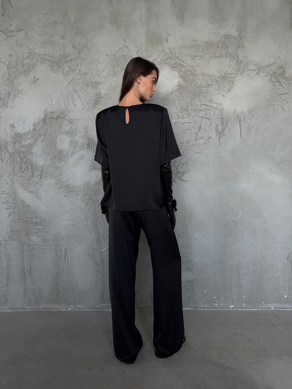 T-shirt in Black