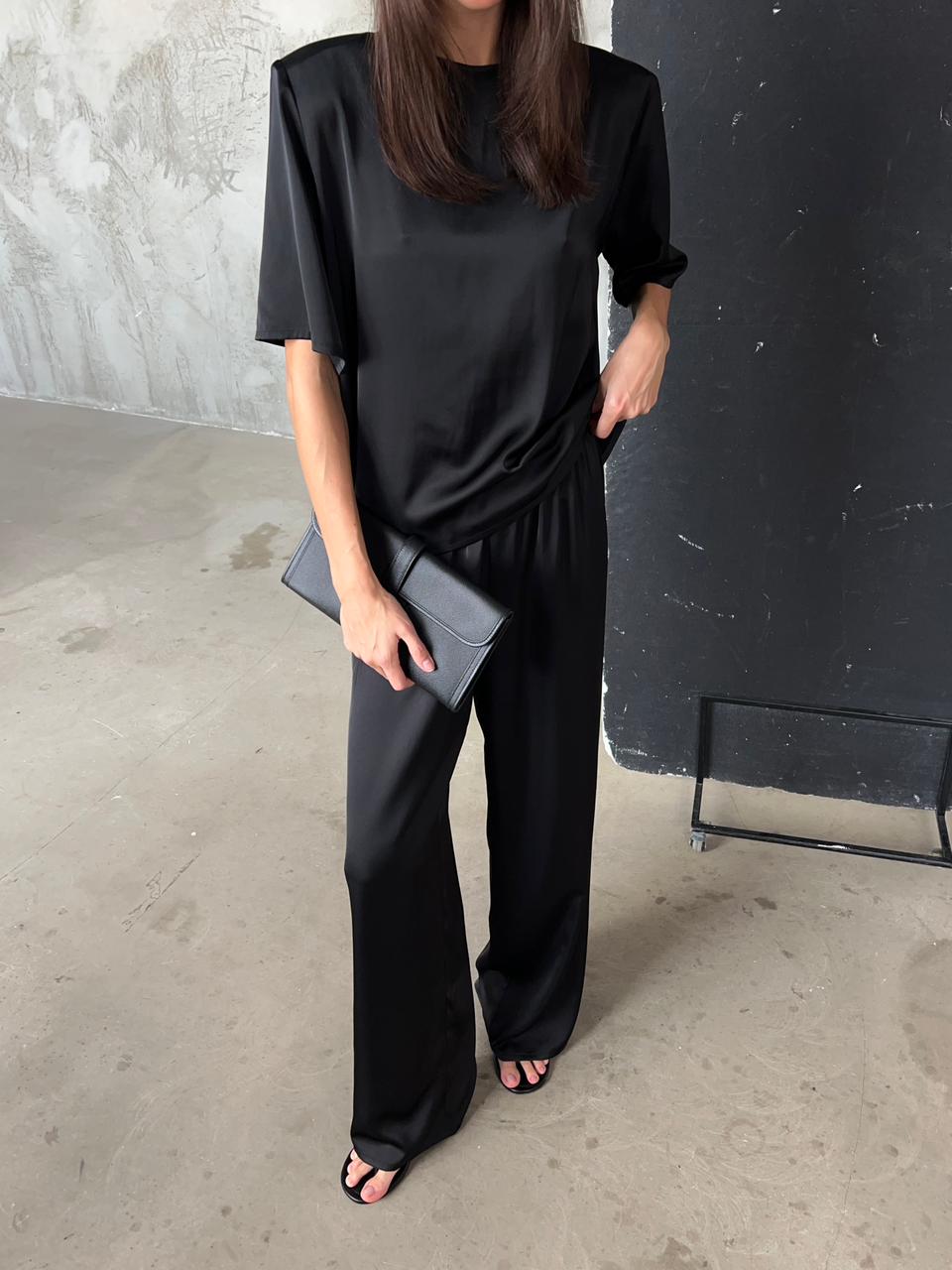 T-shirt in Black