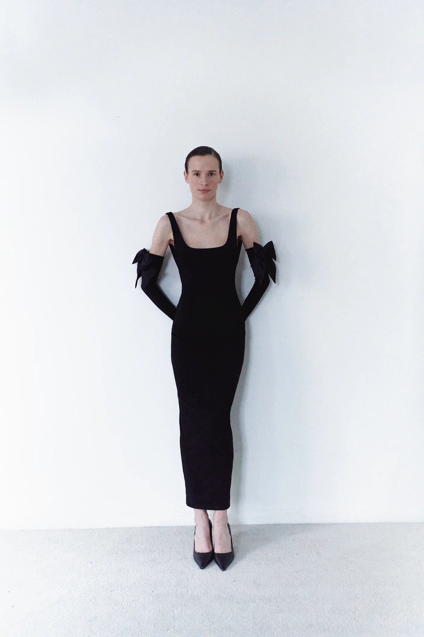 Long Dress With Bowknot Gloves In Black