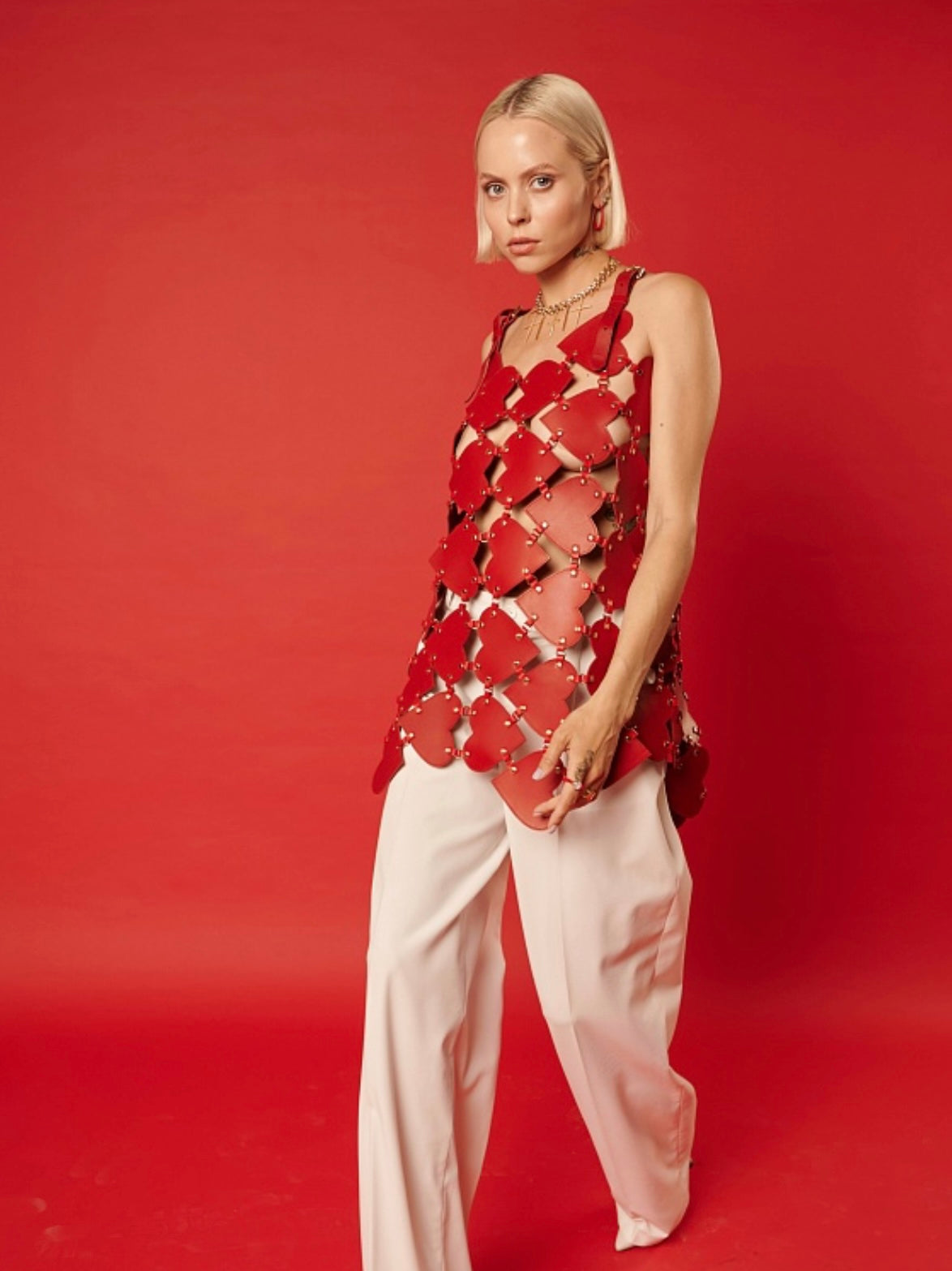 قلوب ترتدي اللون الأحمر