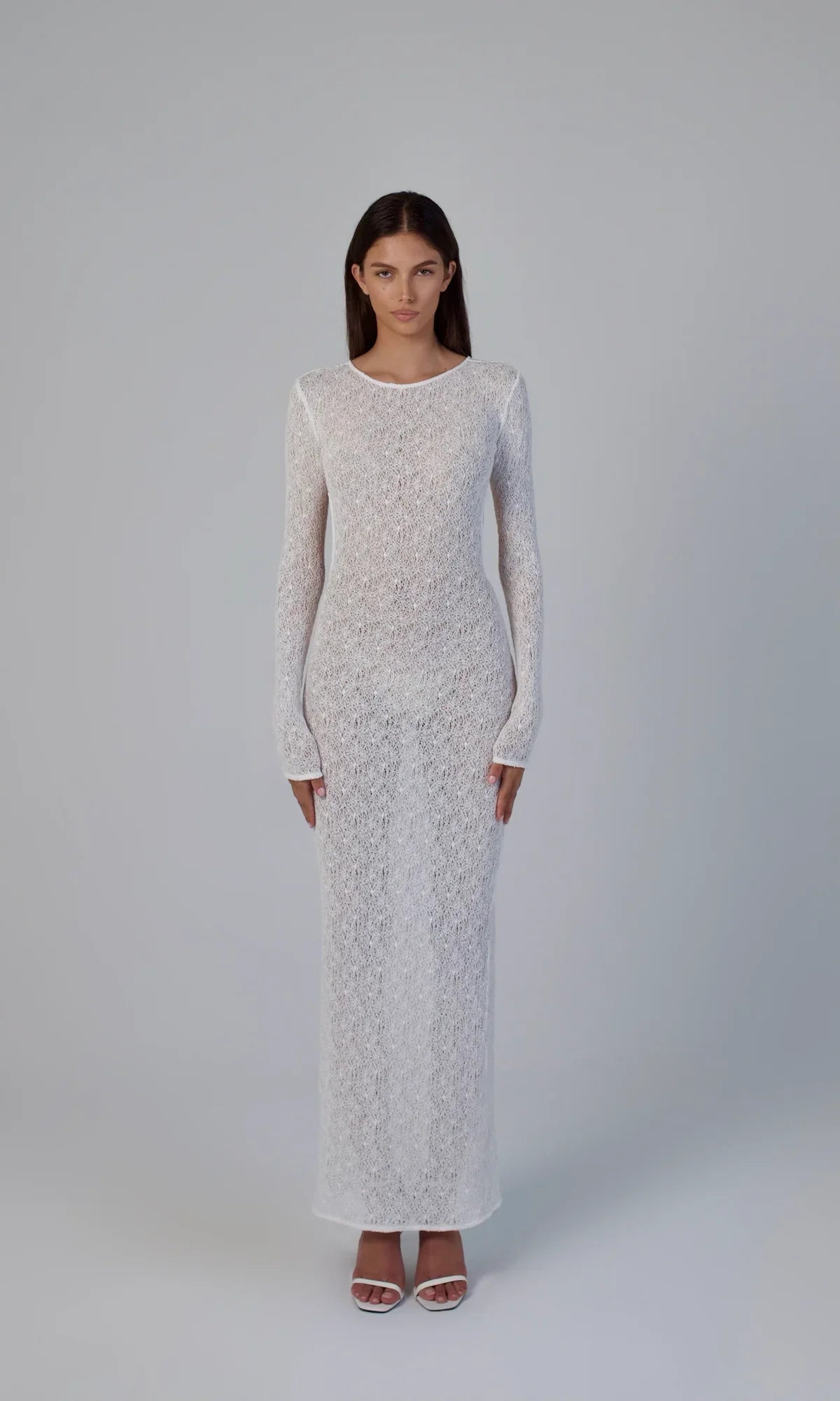 فستان ملكة البحر باللون الأبيض