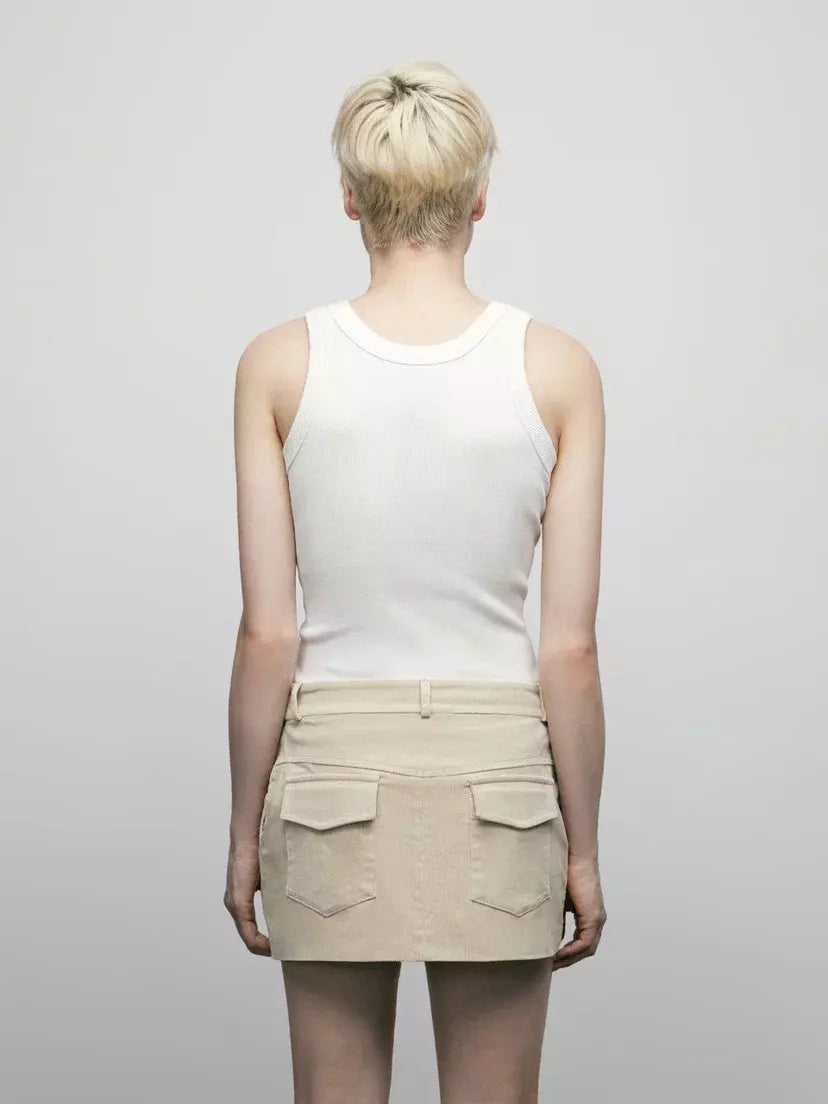 تنورة مخملية باللون الكريمي