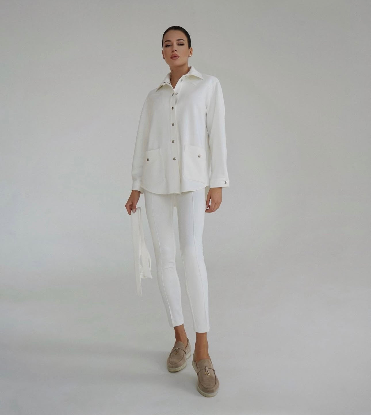 طماق باللون الأبيض