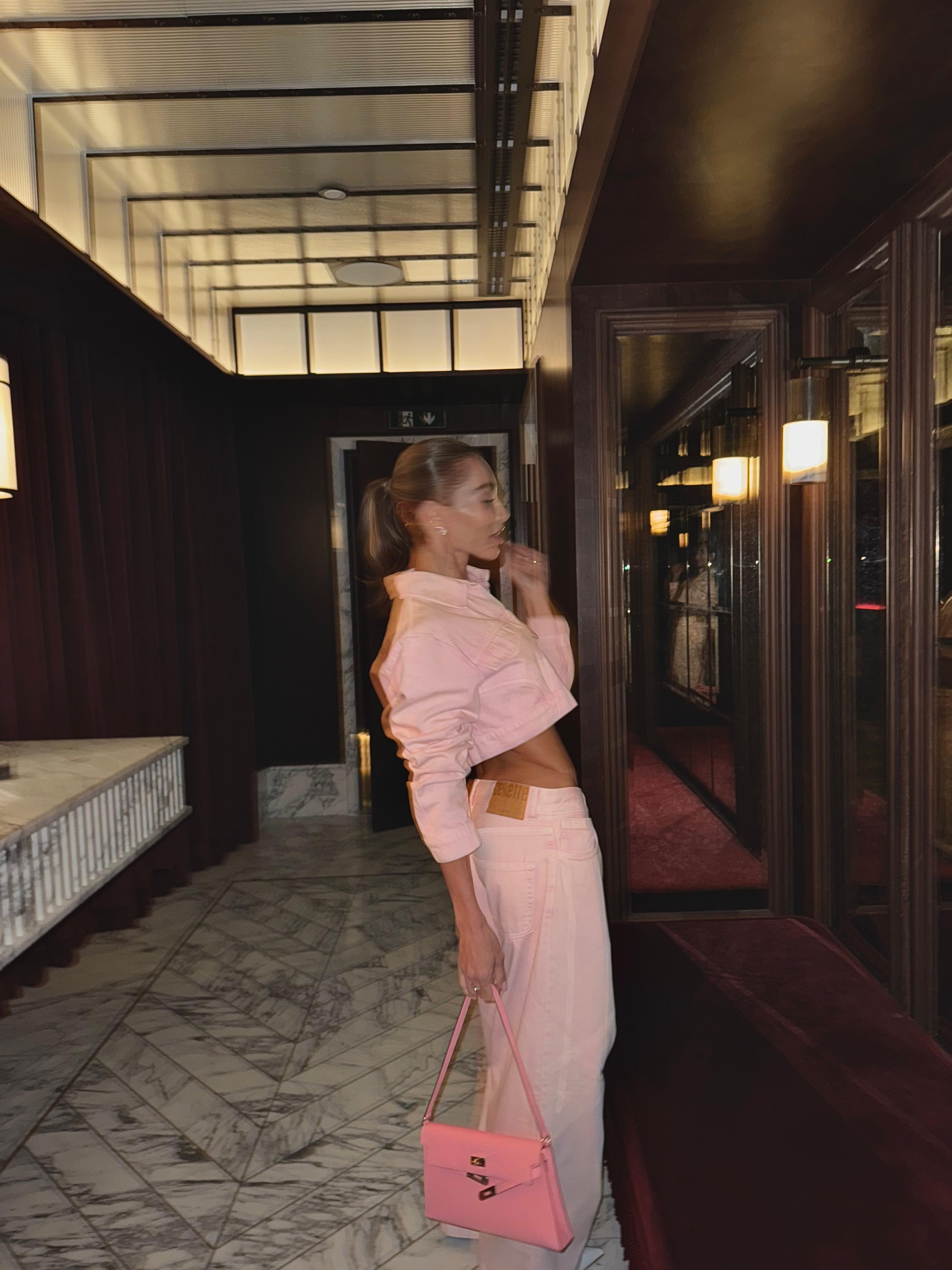 Pantalon taille basse à jambes larges rose pâle