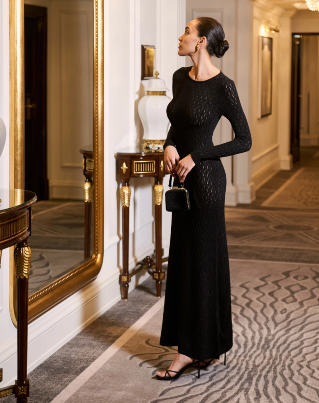 فستان تاج باللون الأسود