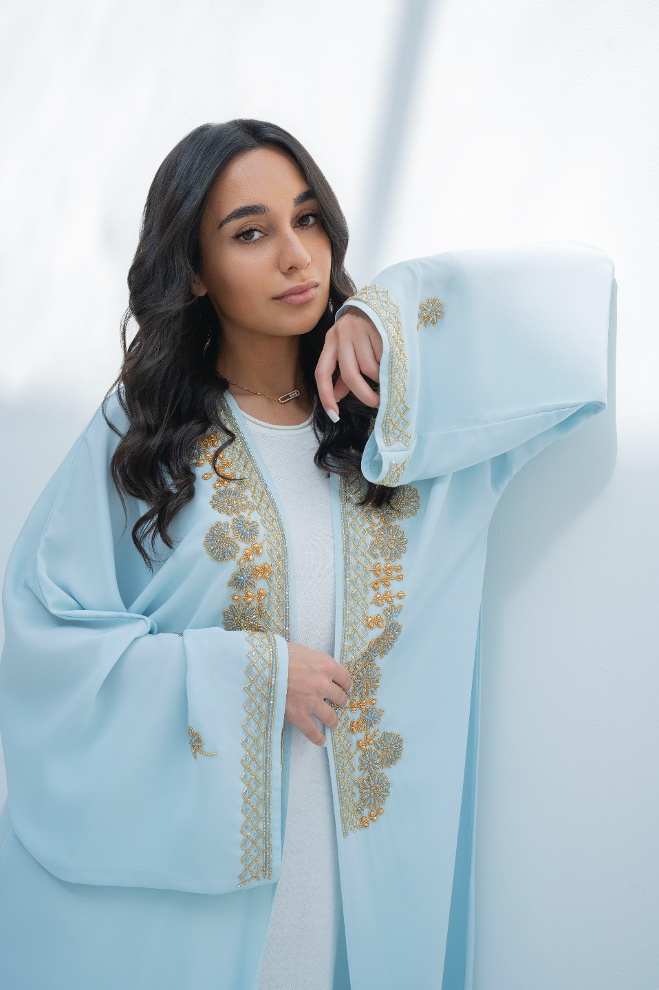 Abaya bleue brodée
