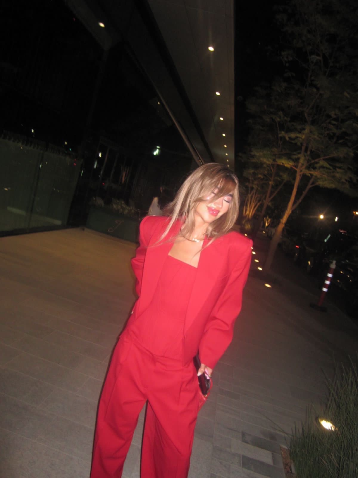 مشد باللون الأحمر