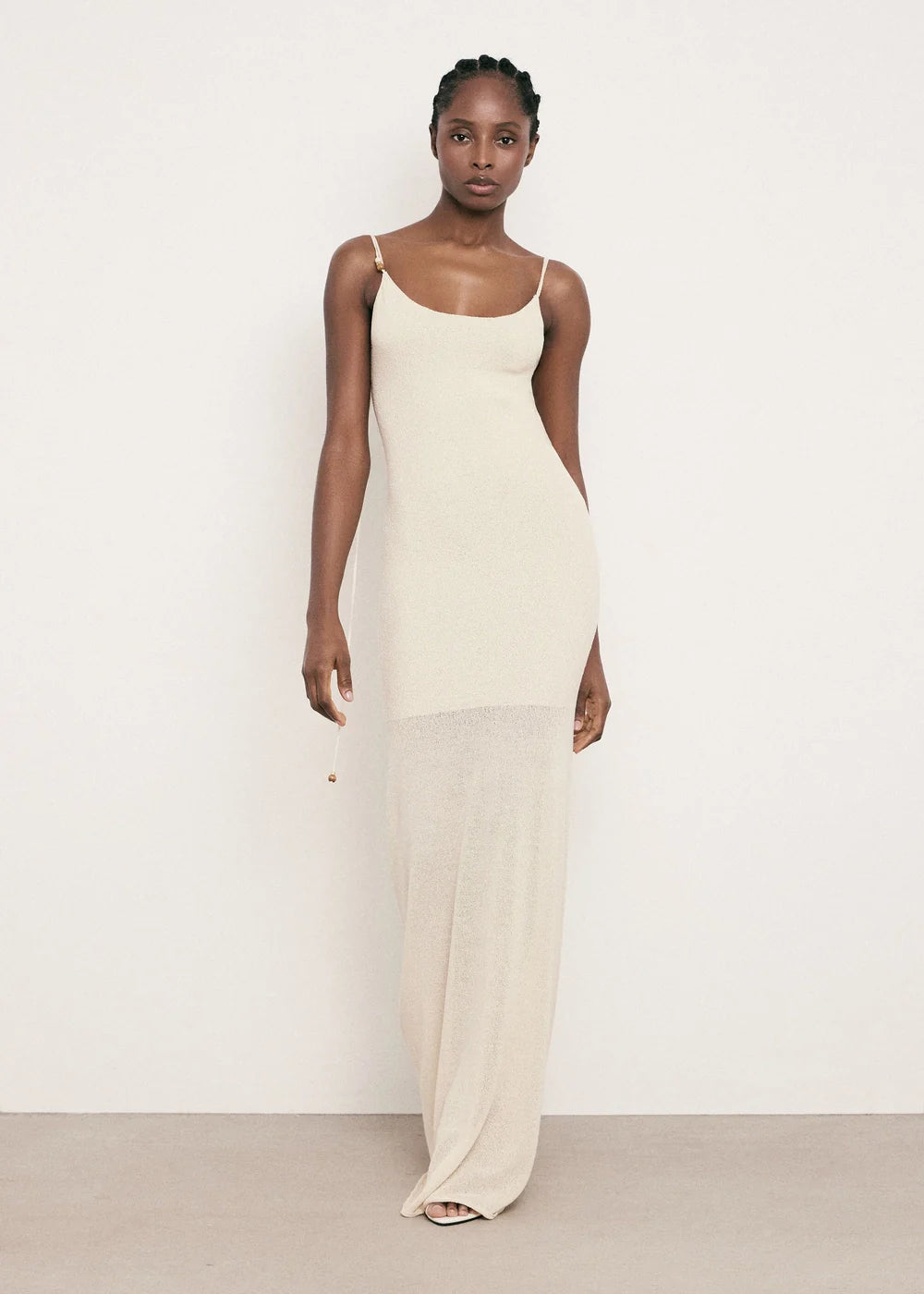 فستان سان تروبيه باللون الكريمي