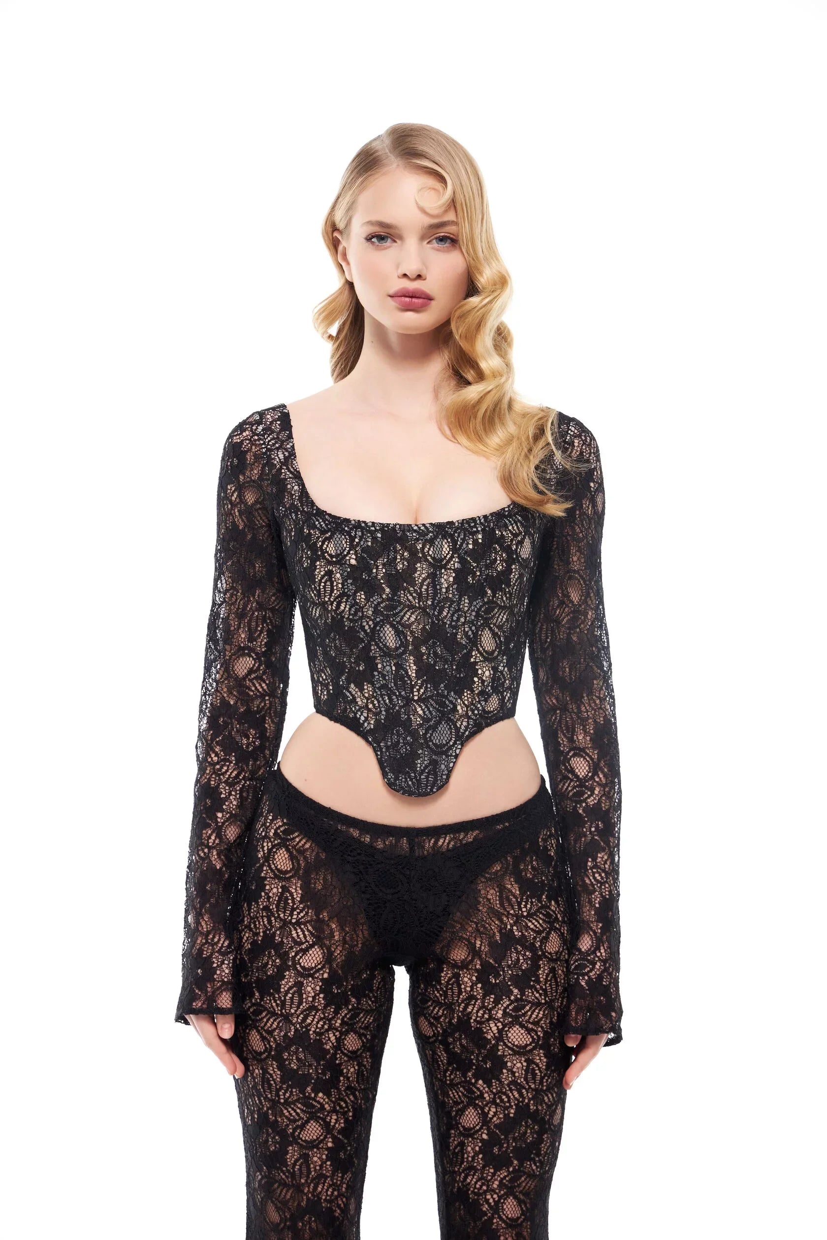 كورسيه دانتيل باللون الأسود