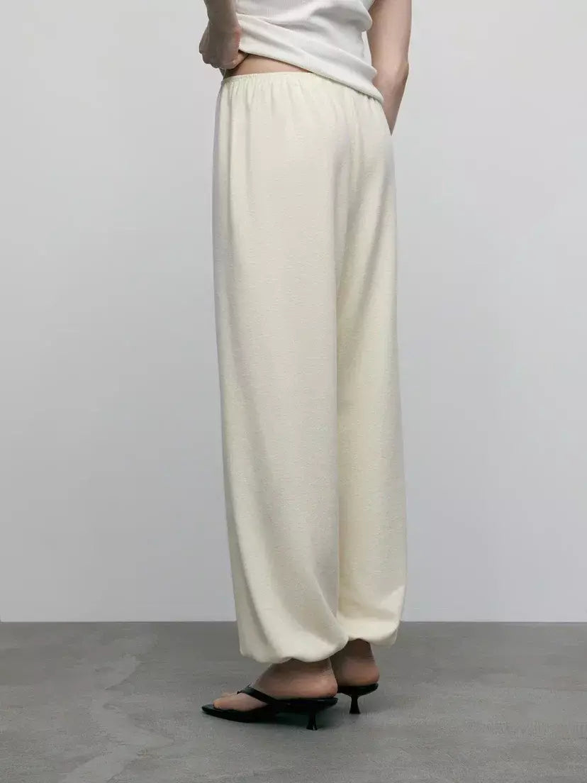 بنطلون محبوك باللون الكريمي