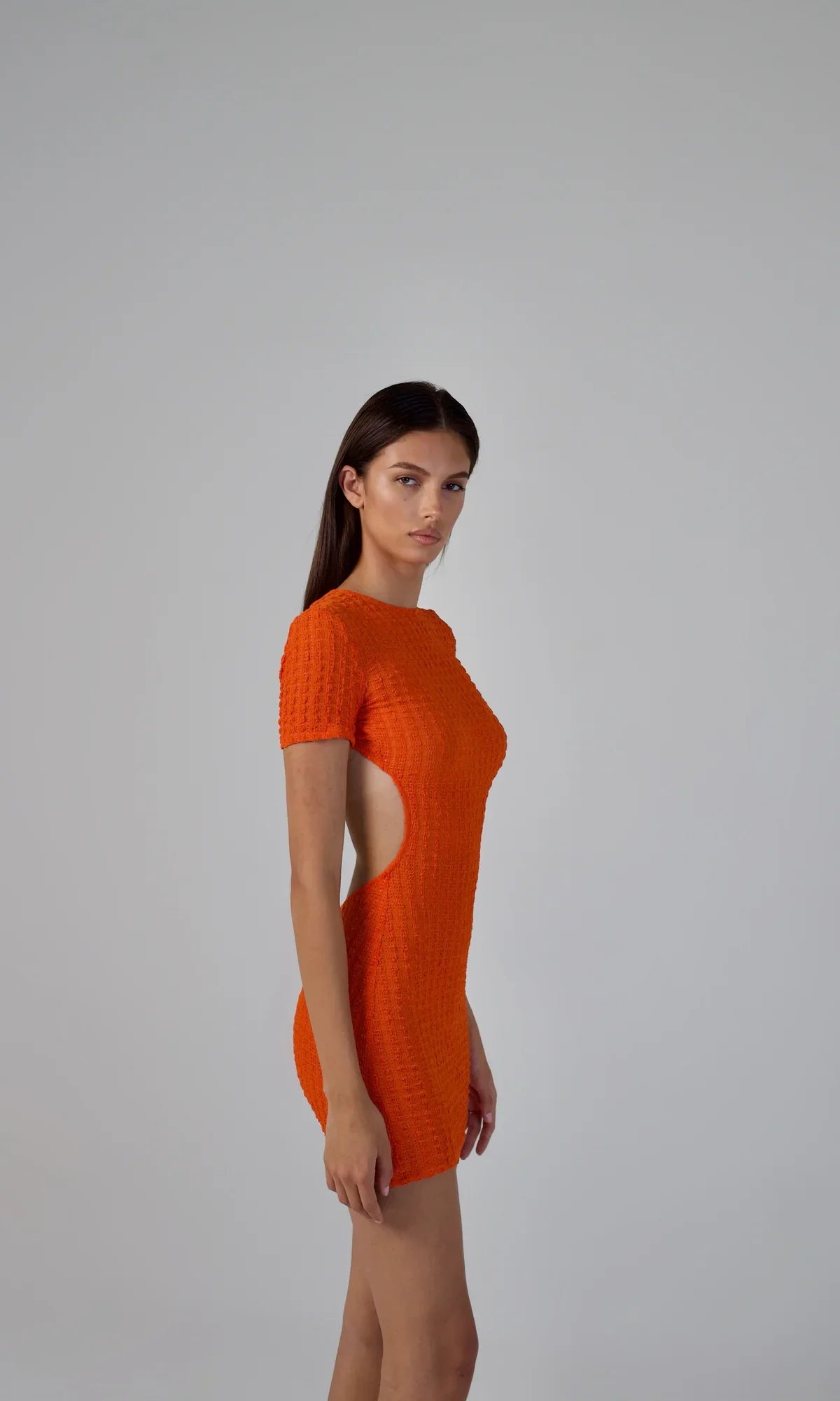 فستان ملكة الشمس باللون البرتقالي