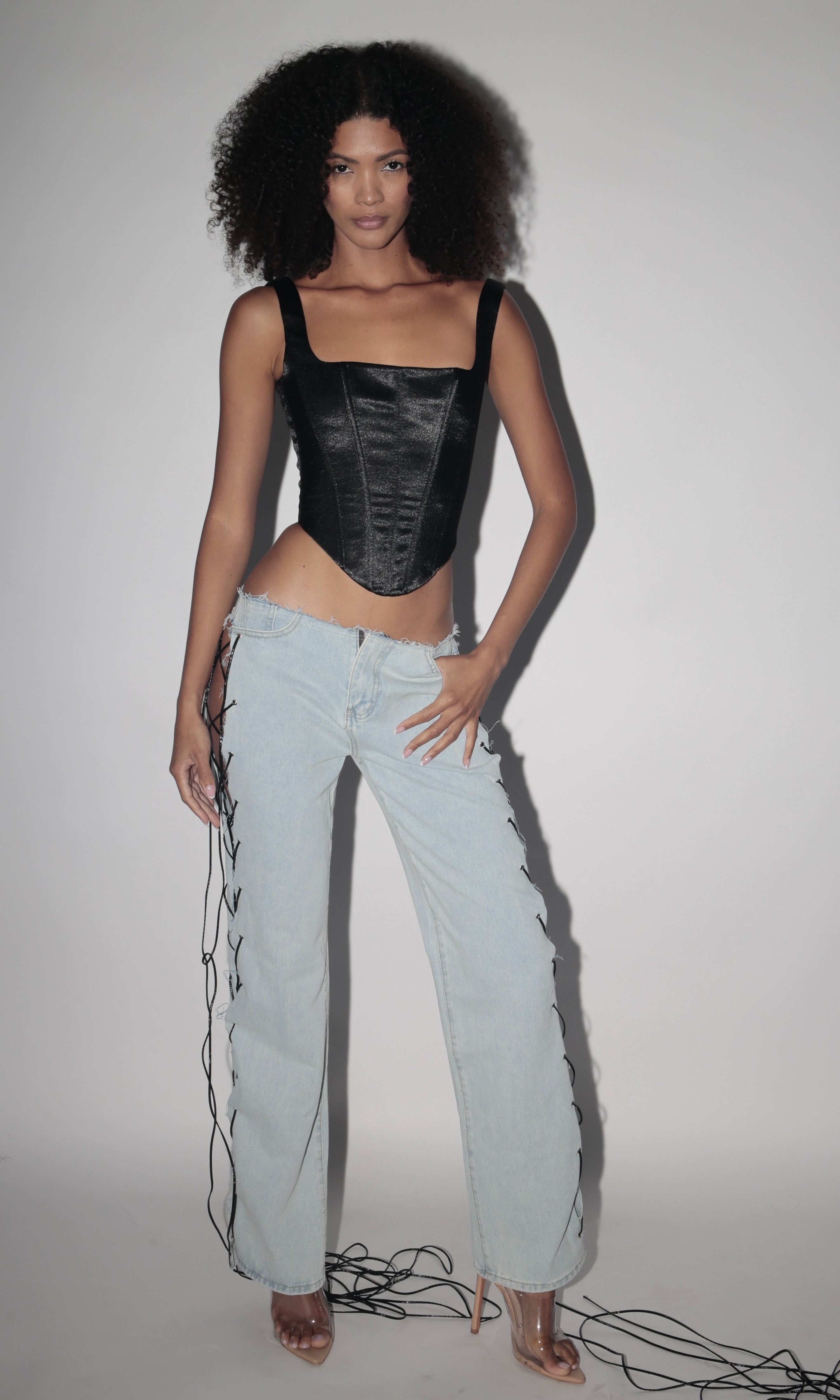 مشد باللون الأسود