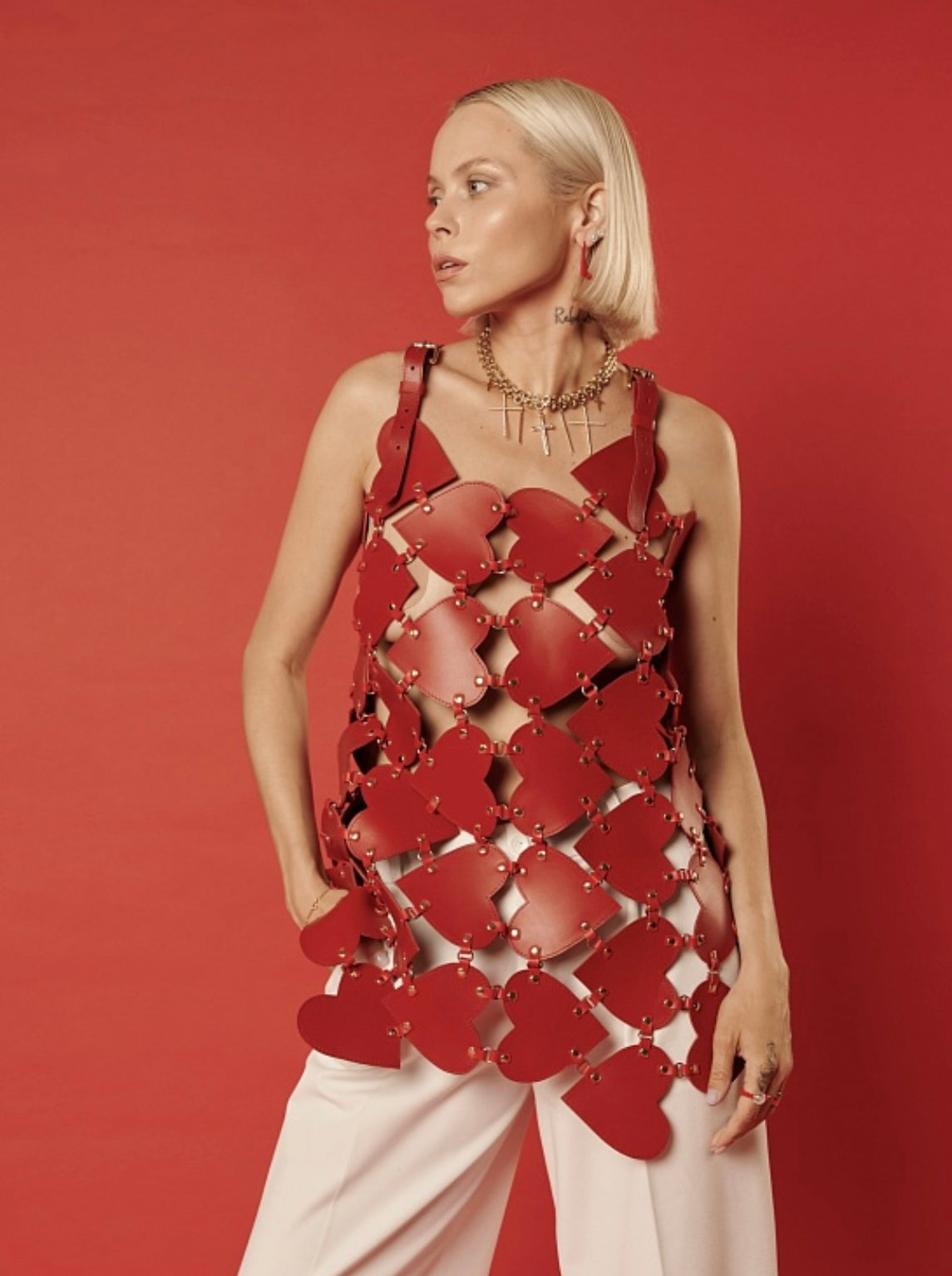 قلوب ترتدي اللون الأحمر