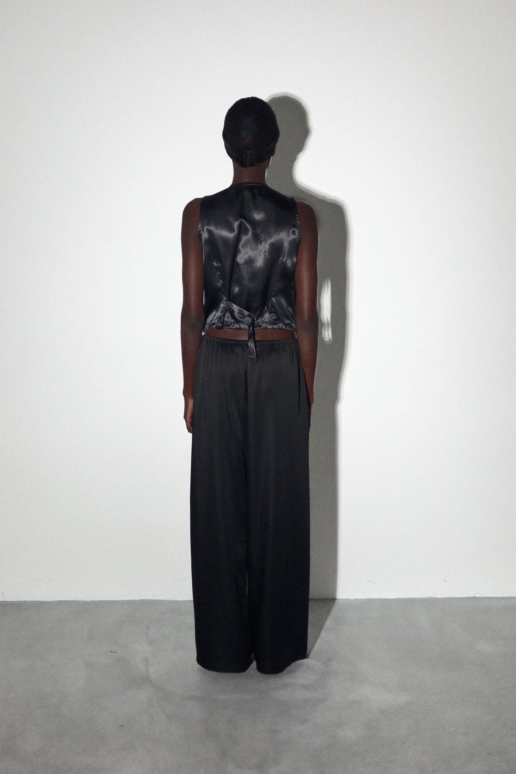 عصابة رأس راقصة الباليه باللون الأسود