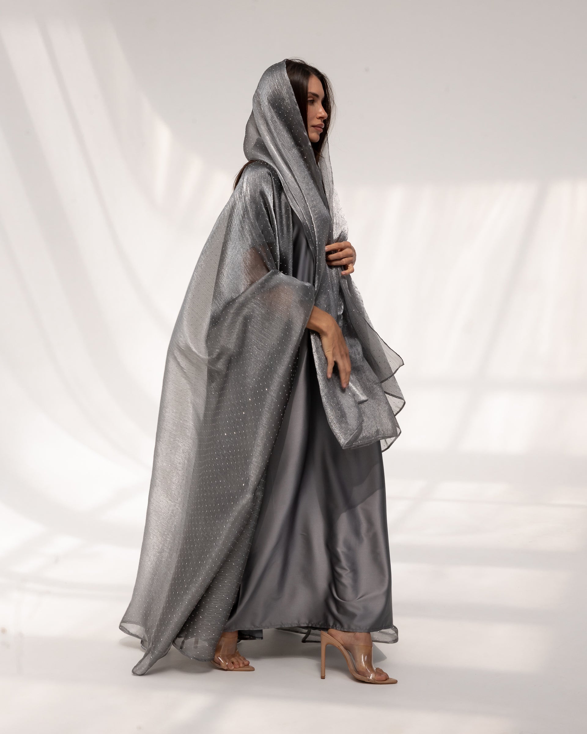 Donia Abaya in Grey