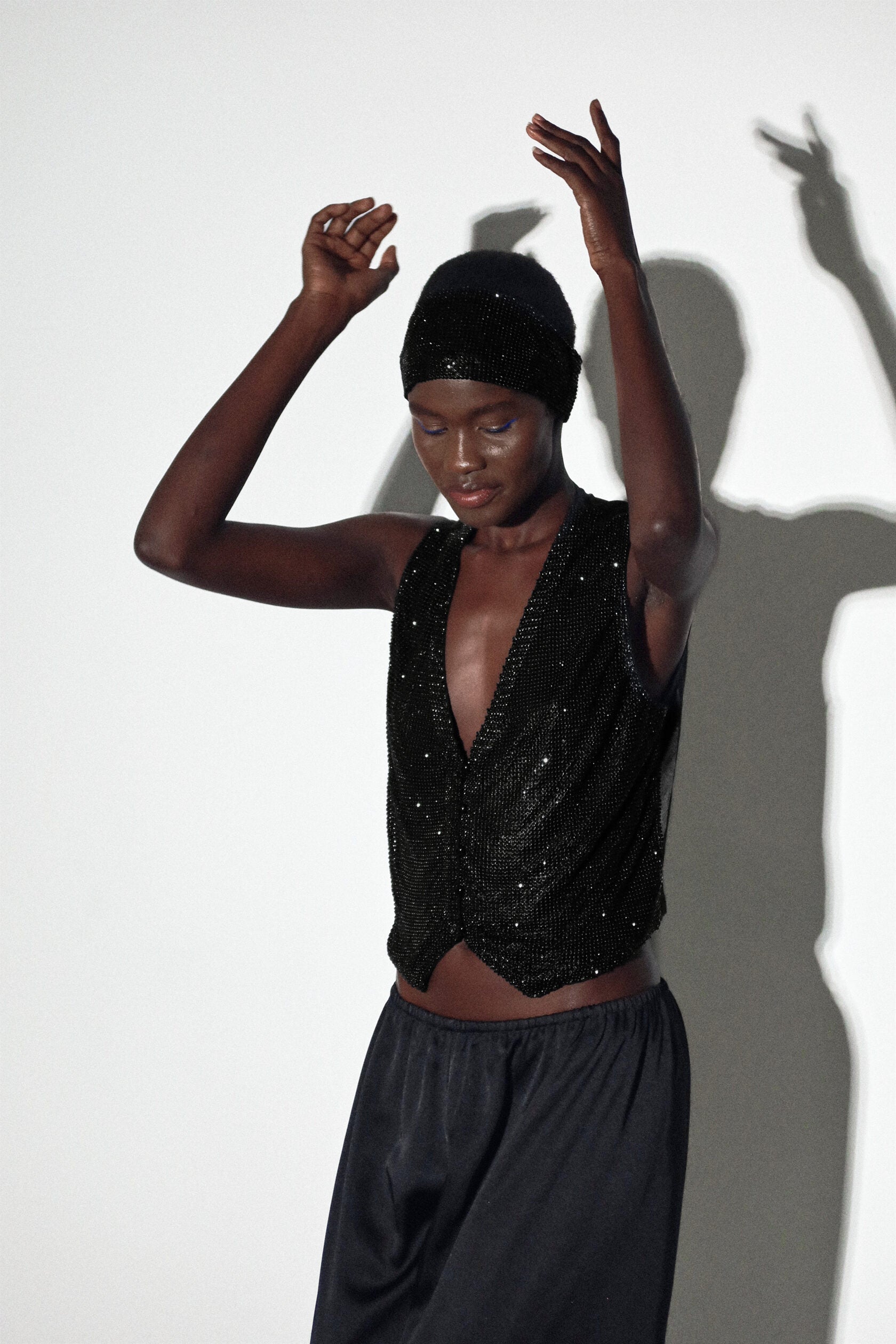 عصابة رأس راقصة الباليه باللون الأسود