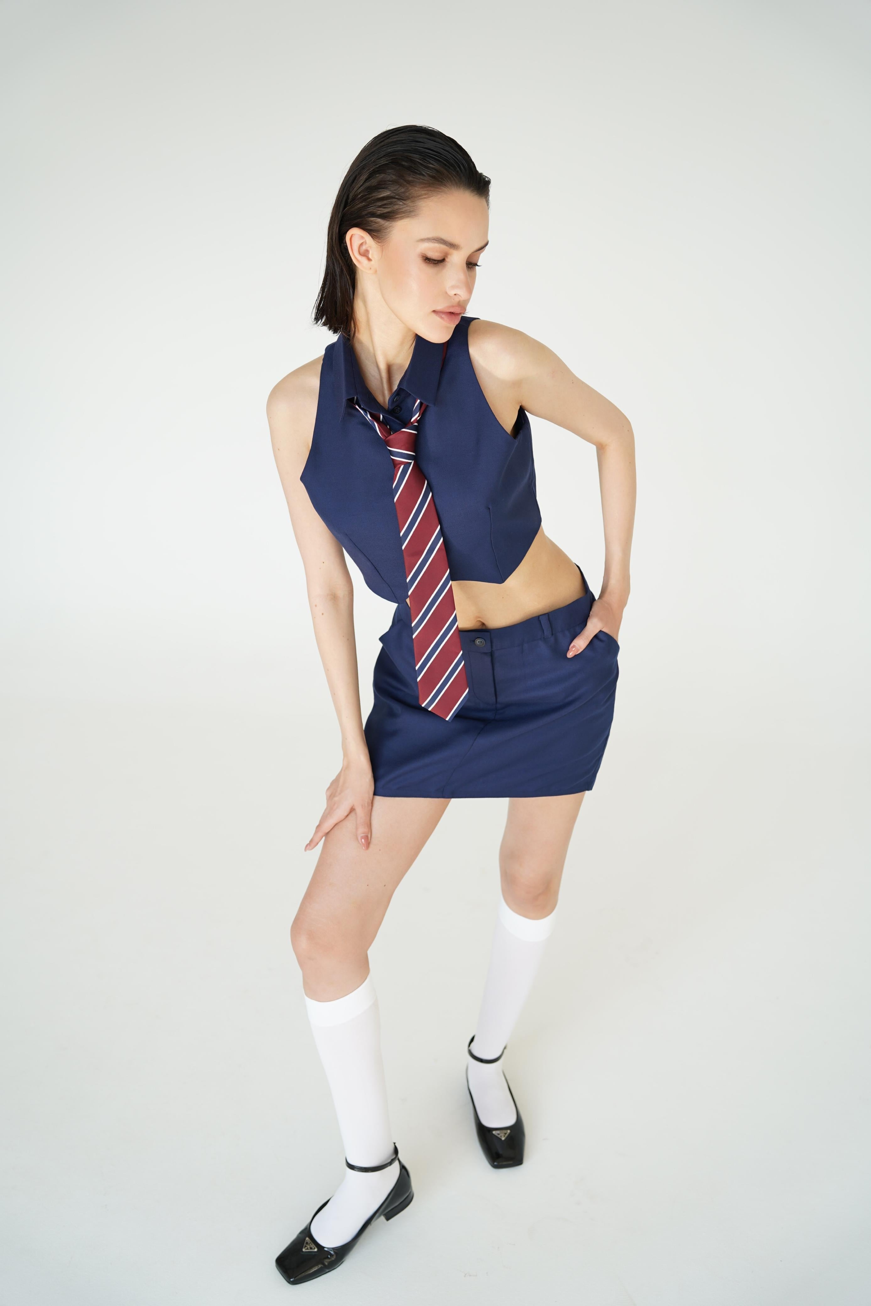 تنورة باللون الأزرق