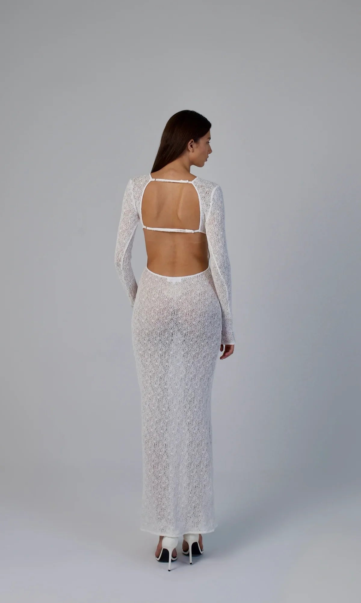 فستان ملكة البحر باللون الأبيض