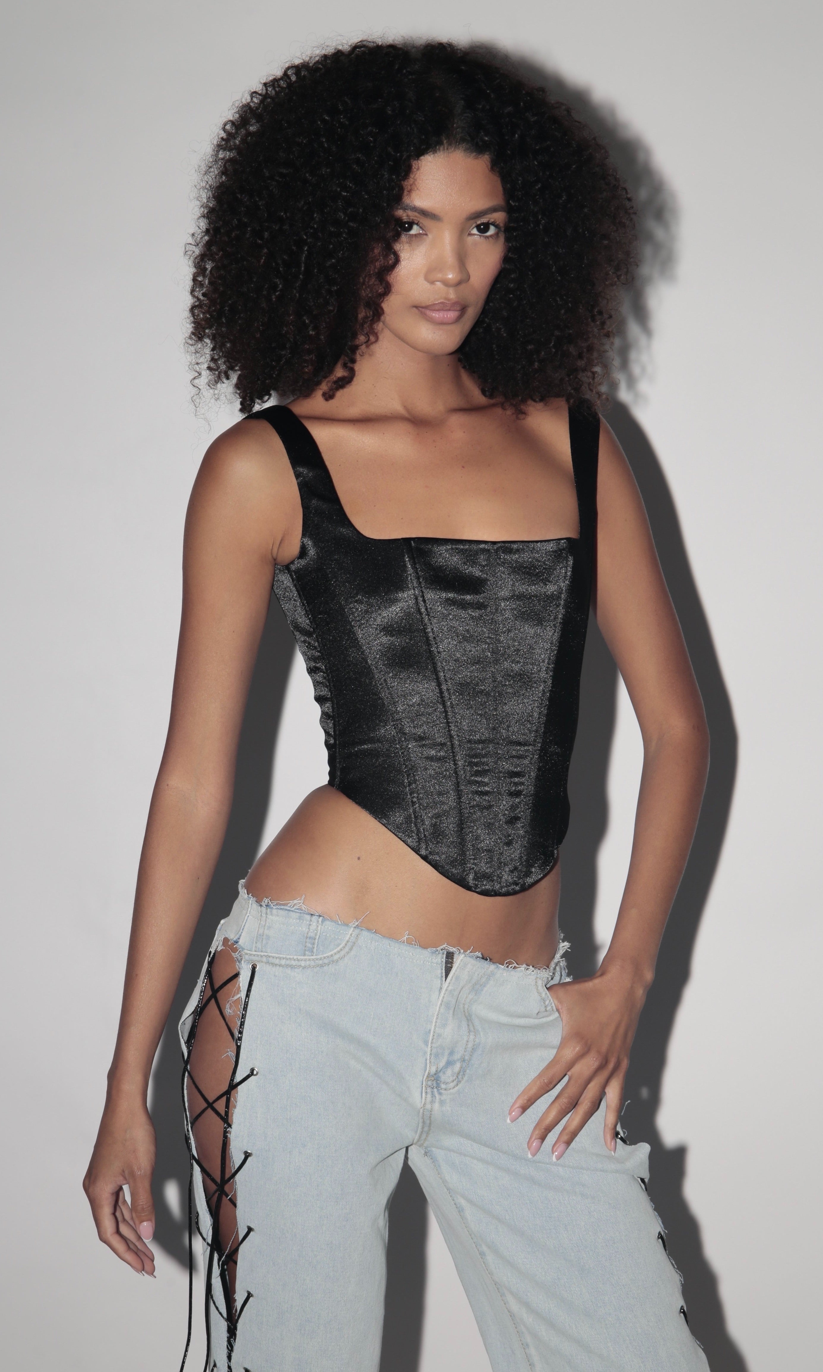 مشد باللون الأسود