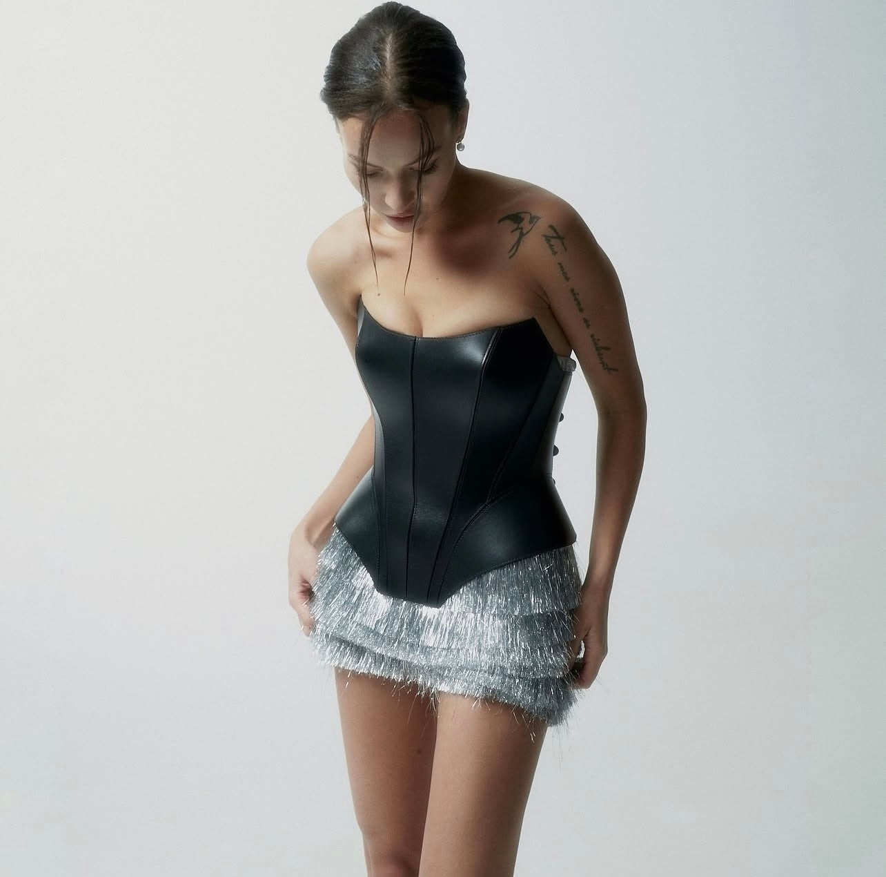 كورسيه ماليفيسينتا باللون الأسود