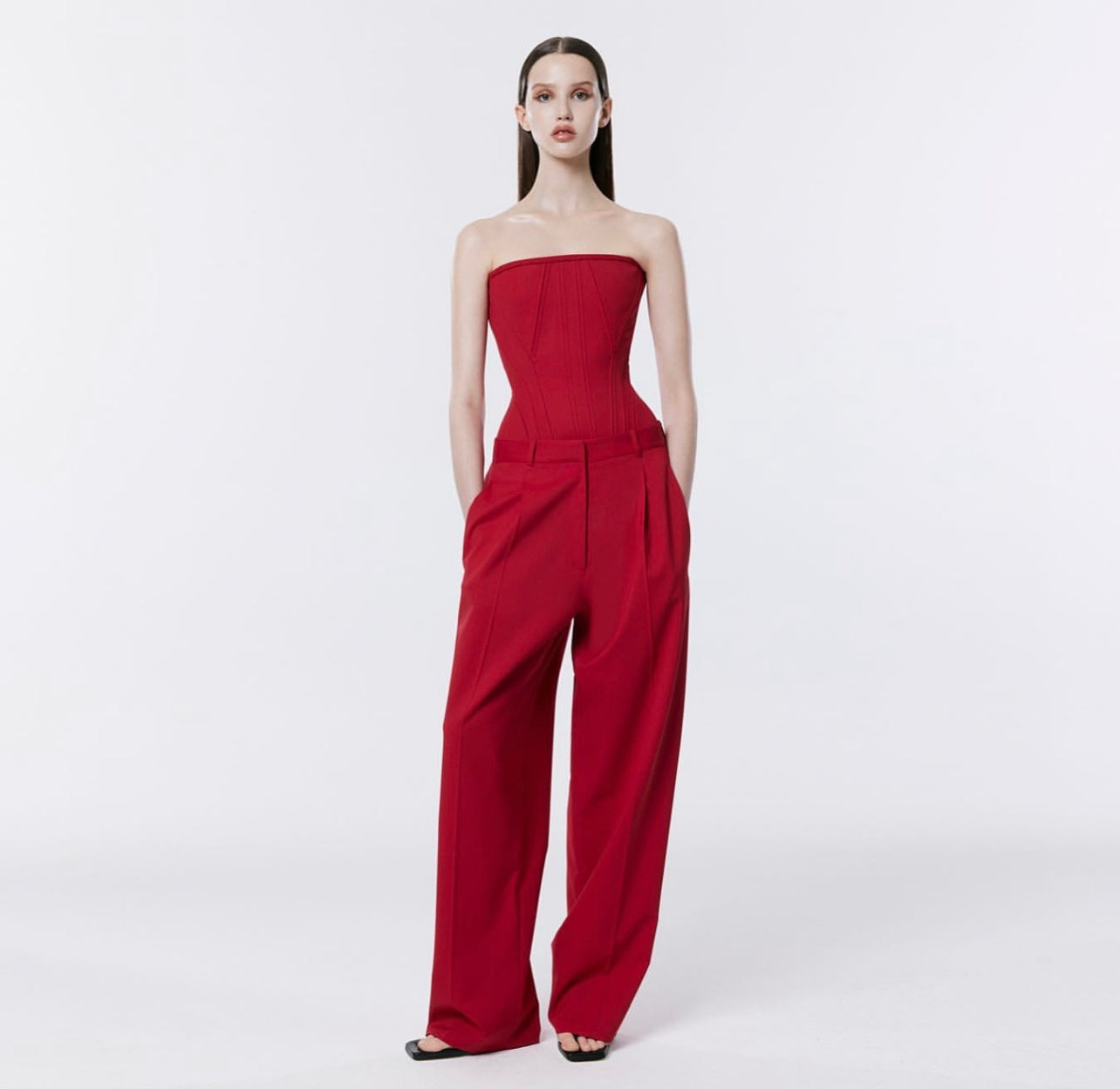 مشد باللون الأحمر