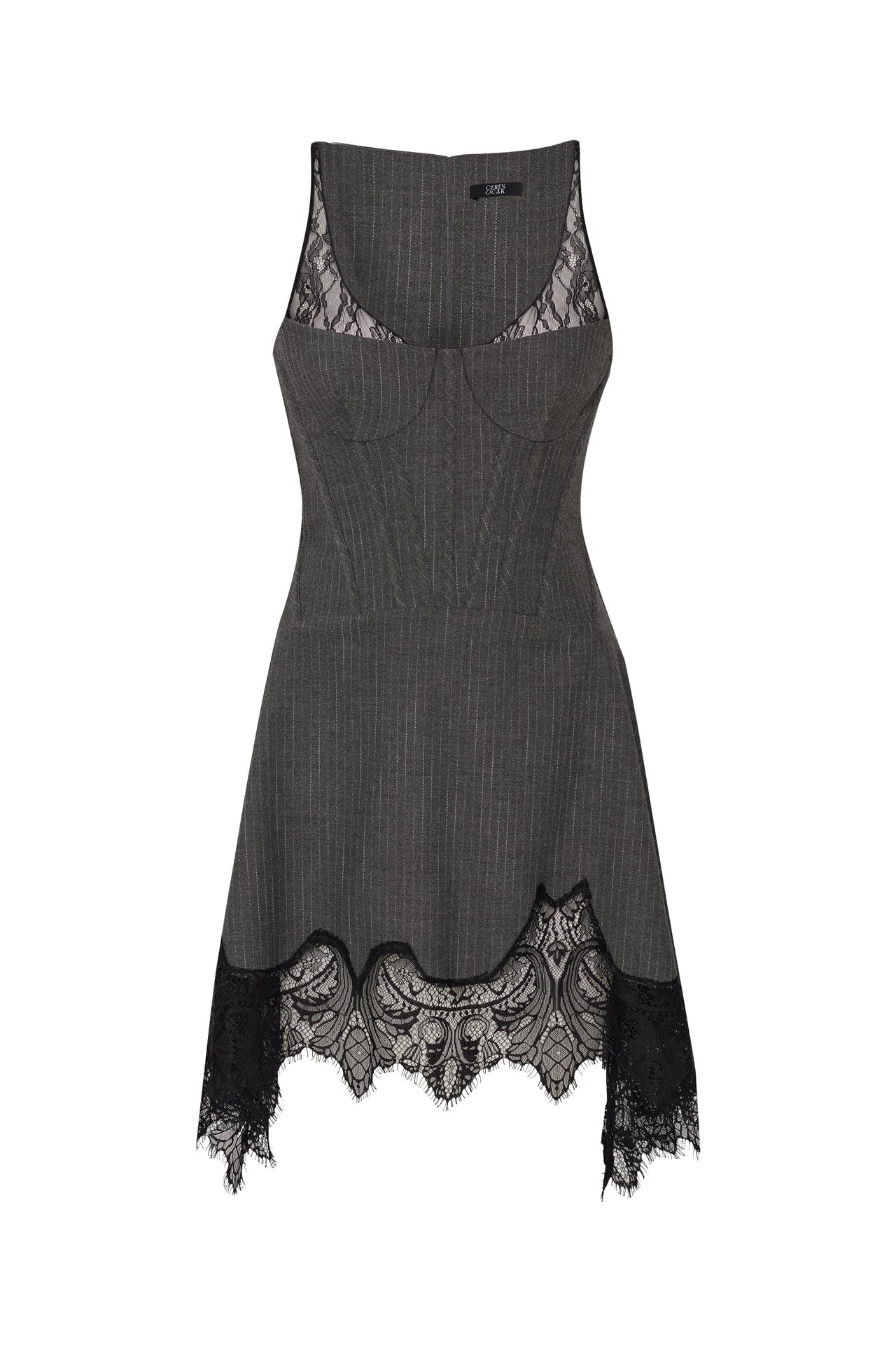 فستان رمادي بتفاصيل من الدانتيل