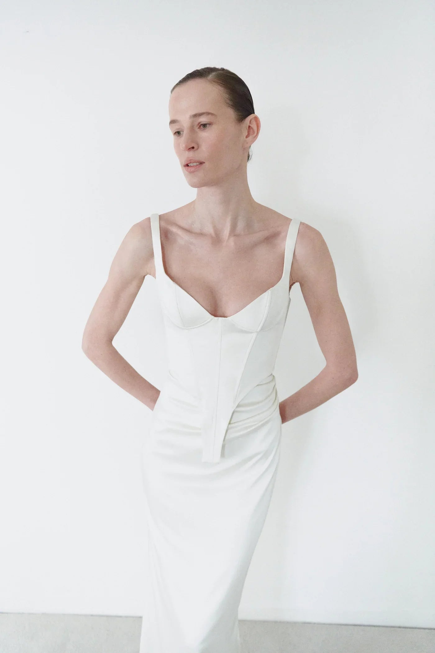 Corset en satin blanc