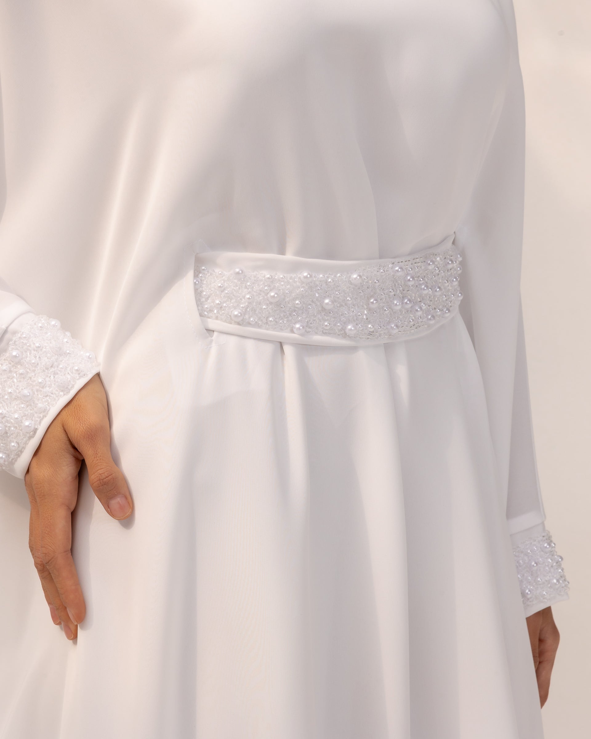 Pearl Cinch Abaya in White