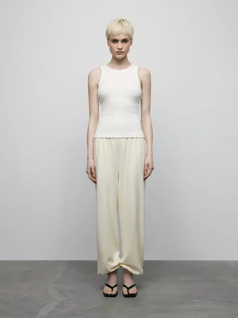 بنطلون محبوك باللون الكريمي