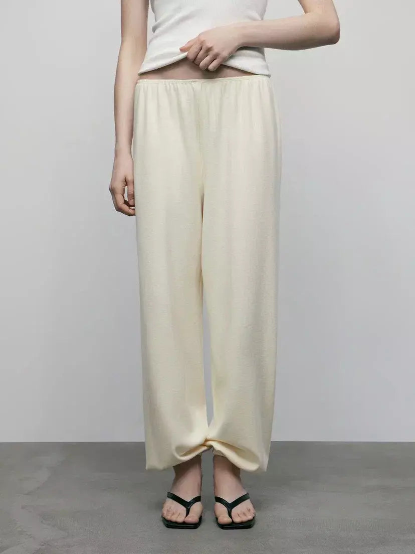 بنطلون محبوك باللون الكريمي