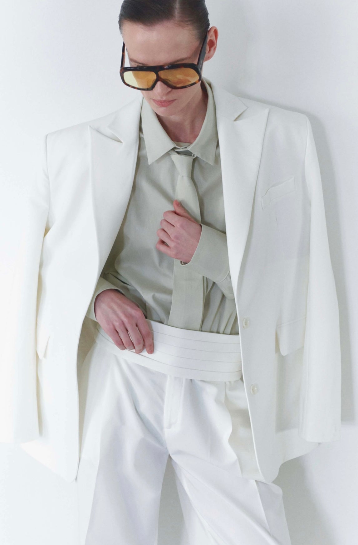 بنطلون للجنسين مع حزام خصر قابل للتعديل باللون الأبيض