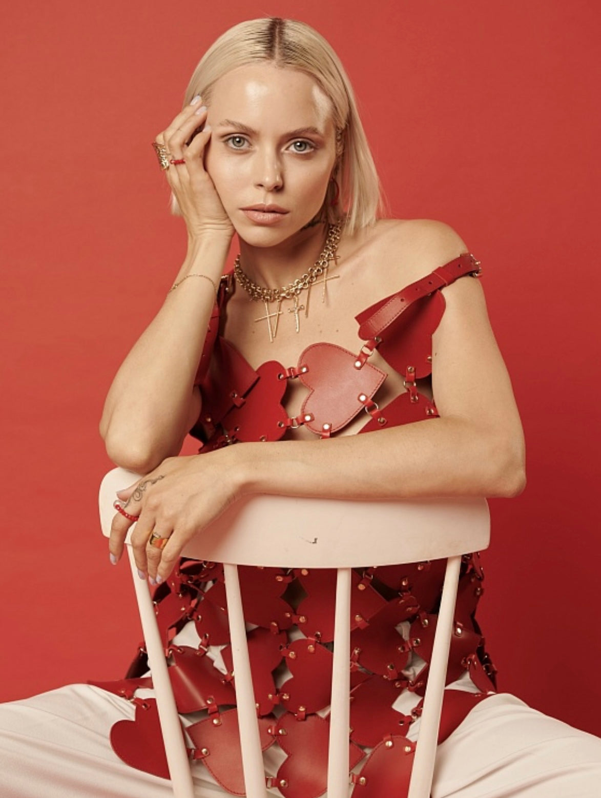 قلوب ترتدي اللون الأحمر