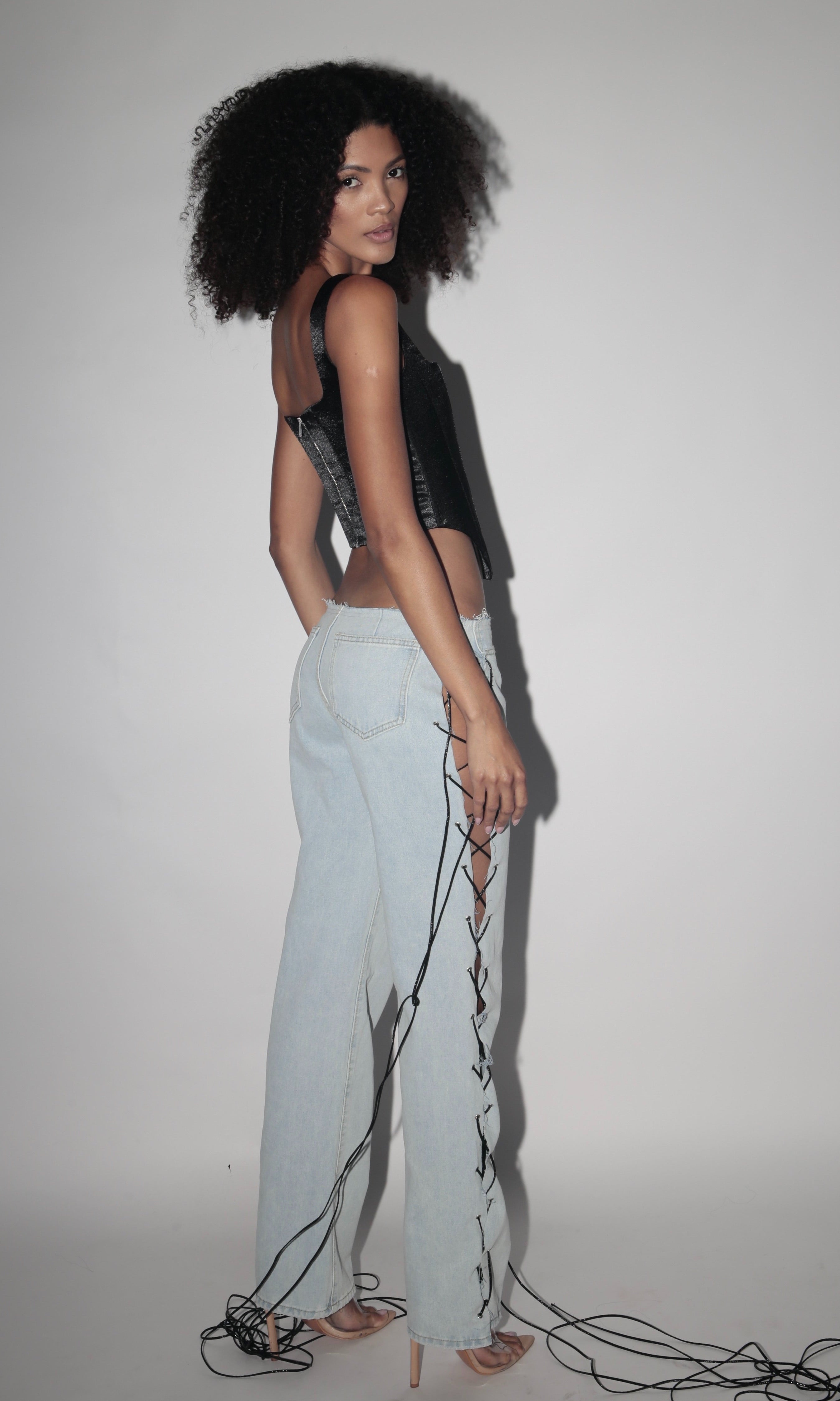 مشد باللون الأسود