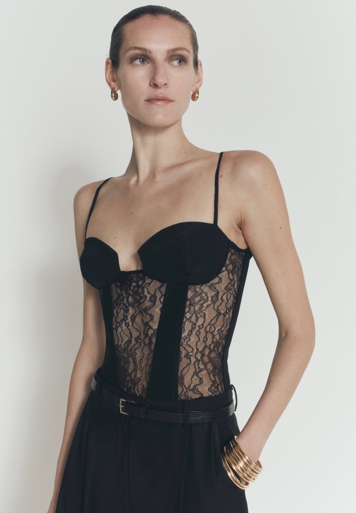 Corset en dentelle noire