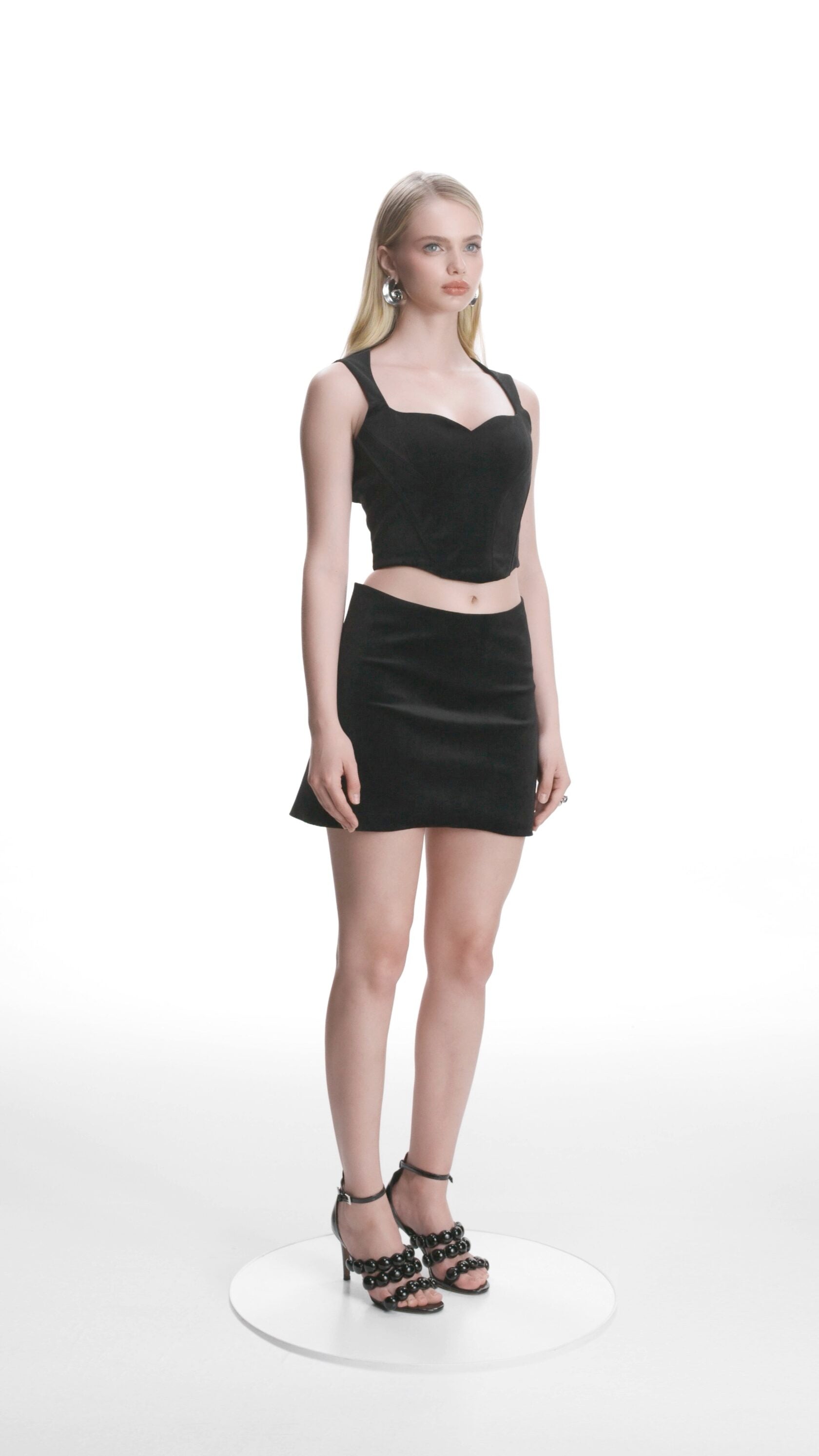 Corset en velours noir à dos ouvert