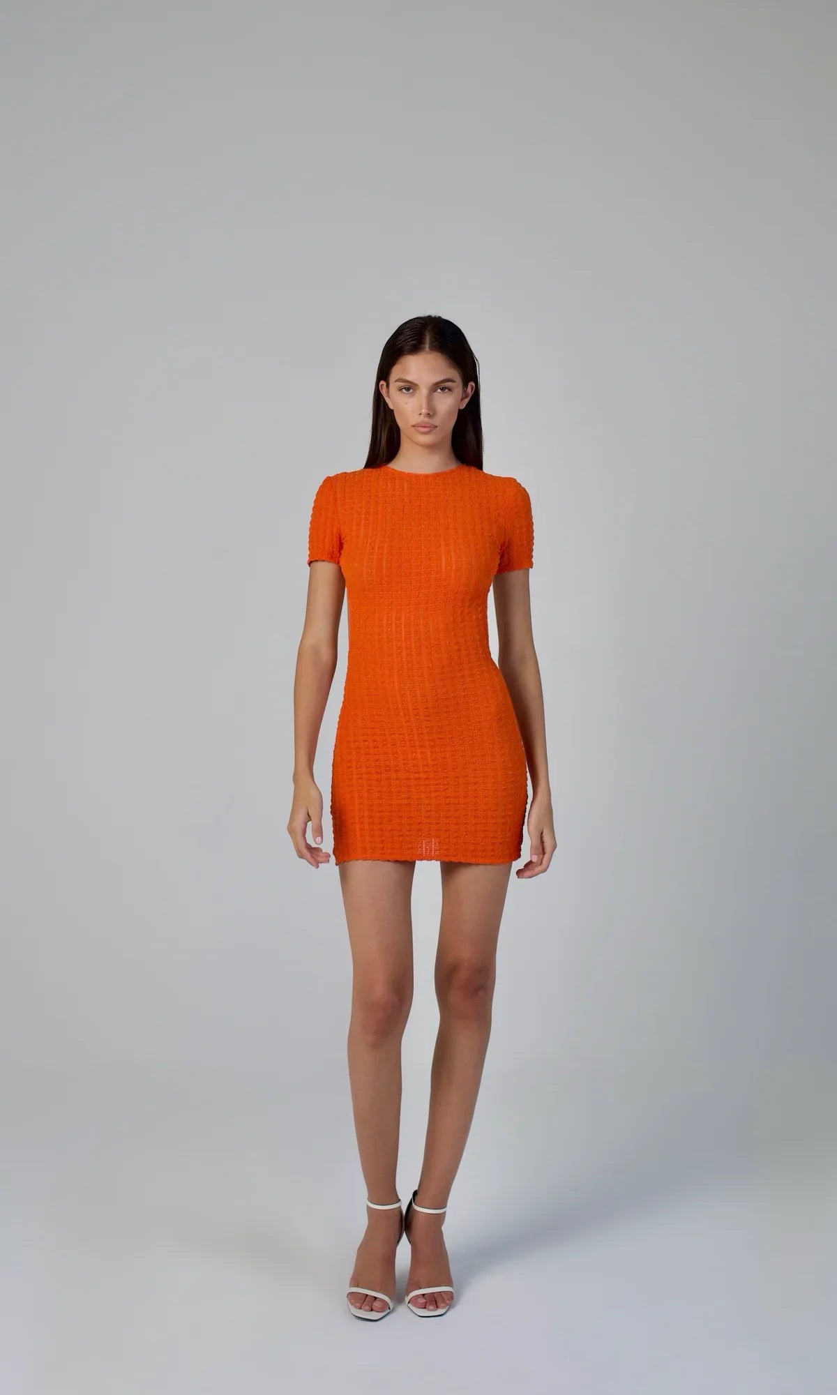 فستان ملكة الشمس باللون البرتقالي