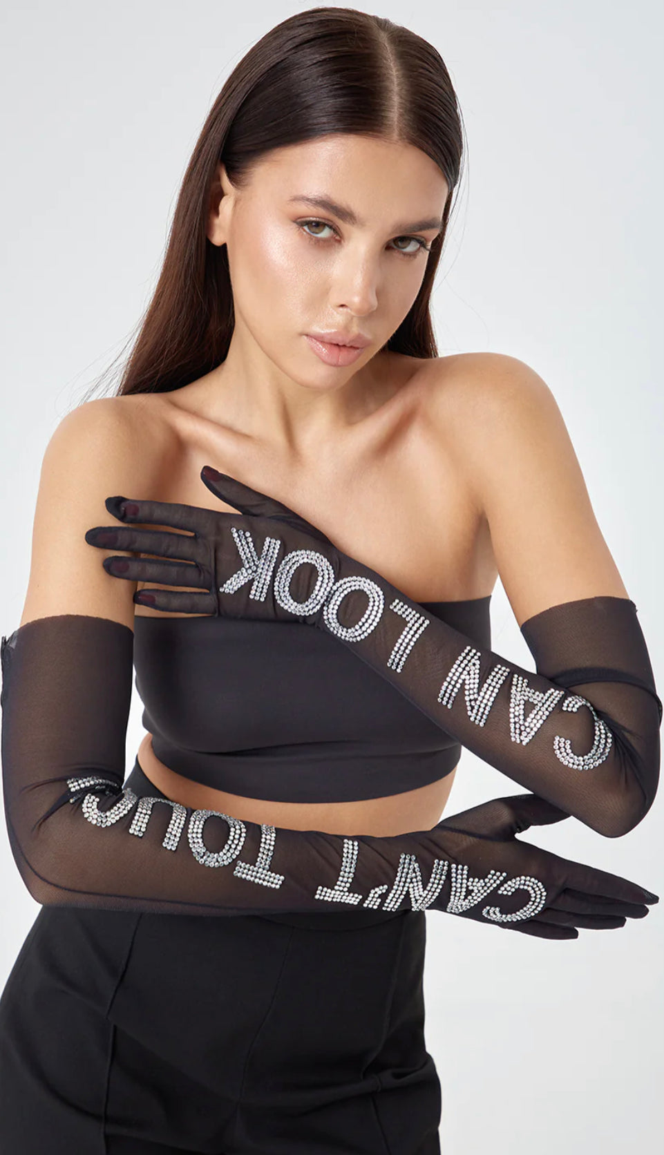 قفازات "لا يمكن لمسها" باللون الأسود