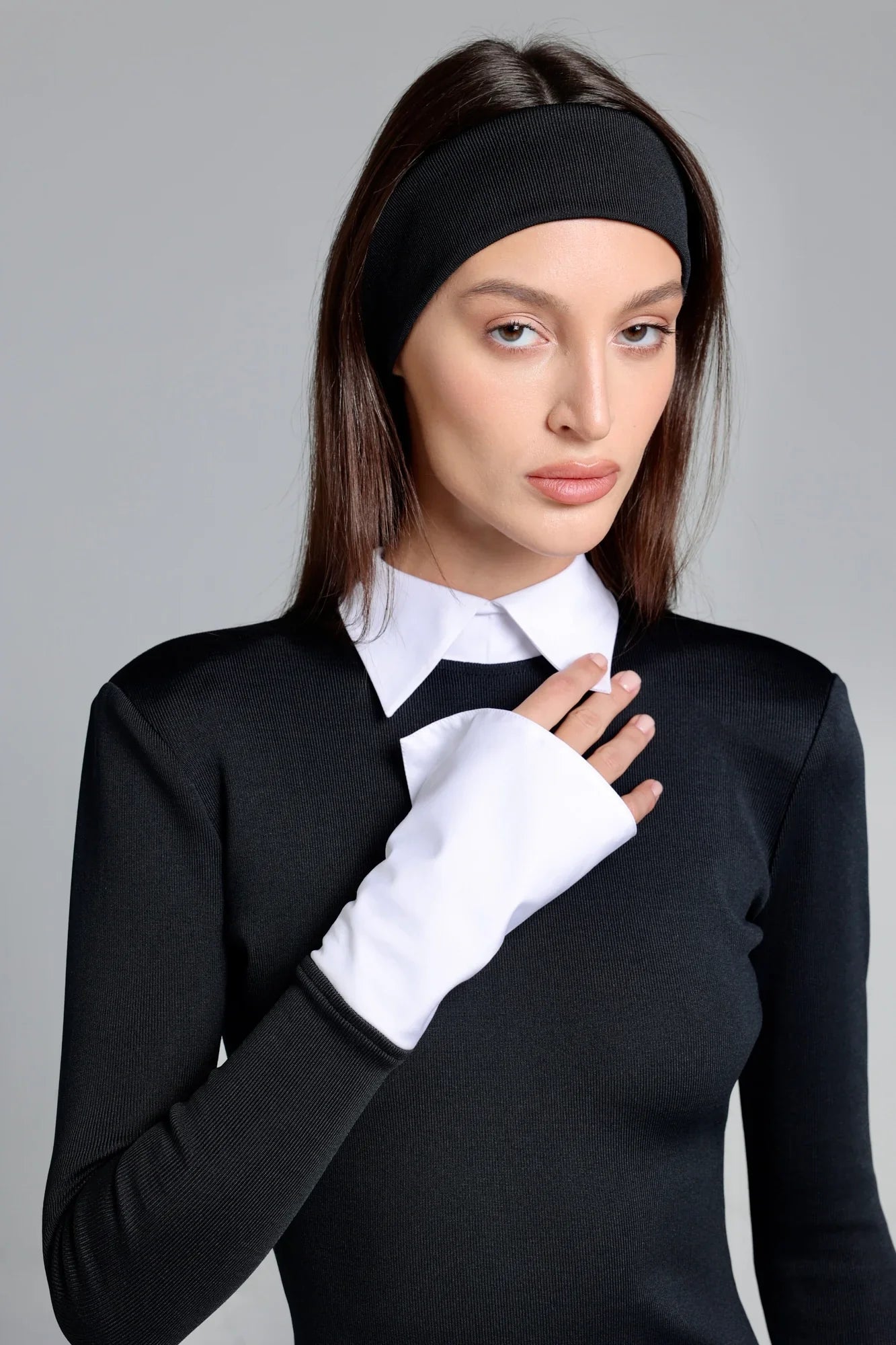 عصابة رأس باللون الأسود