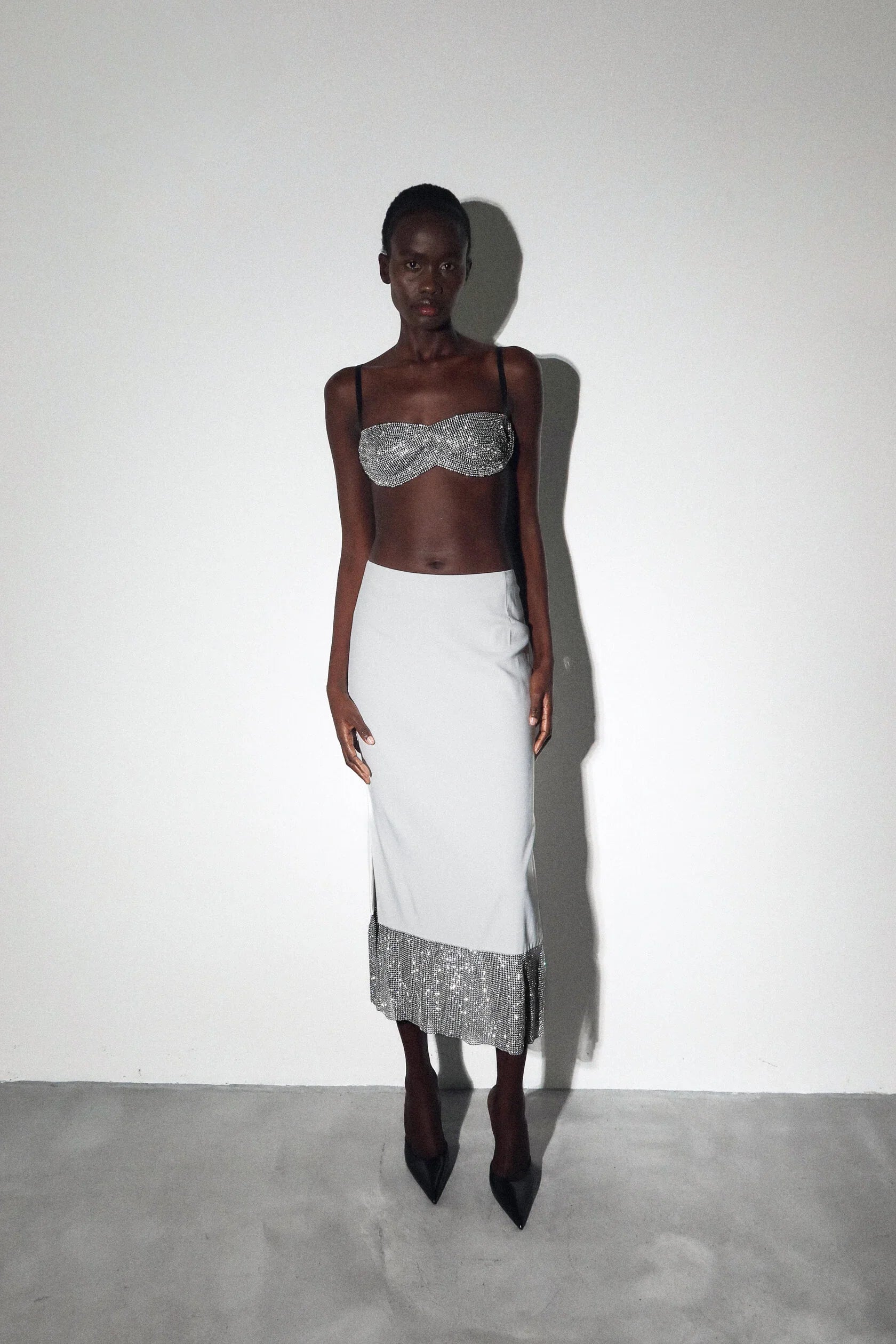 تنورة روزيتا باللون الأبيض