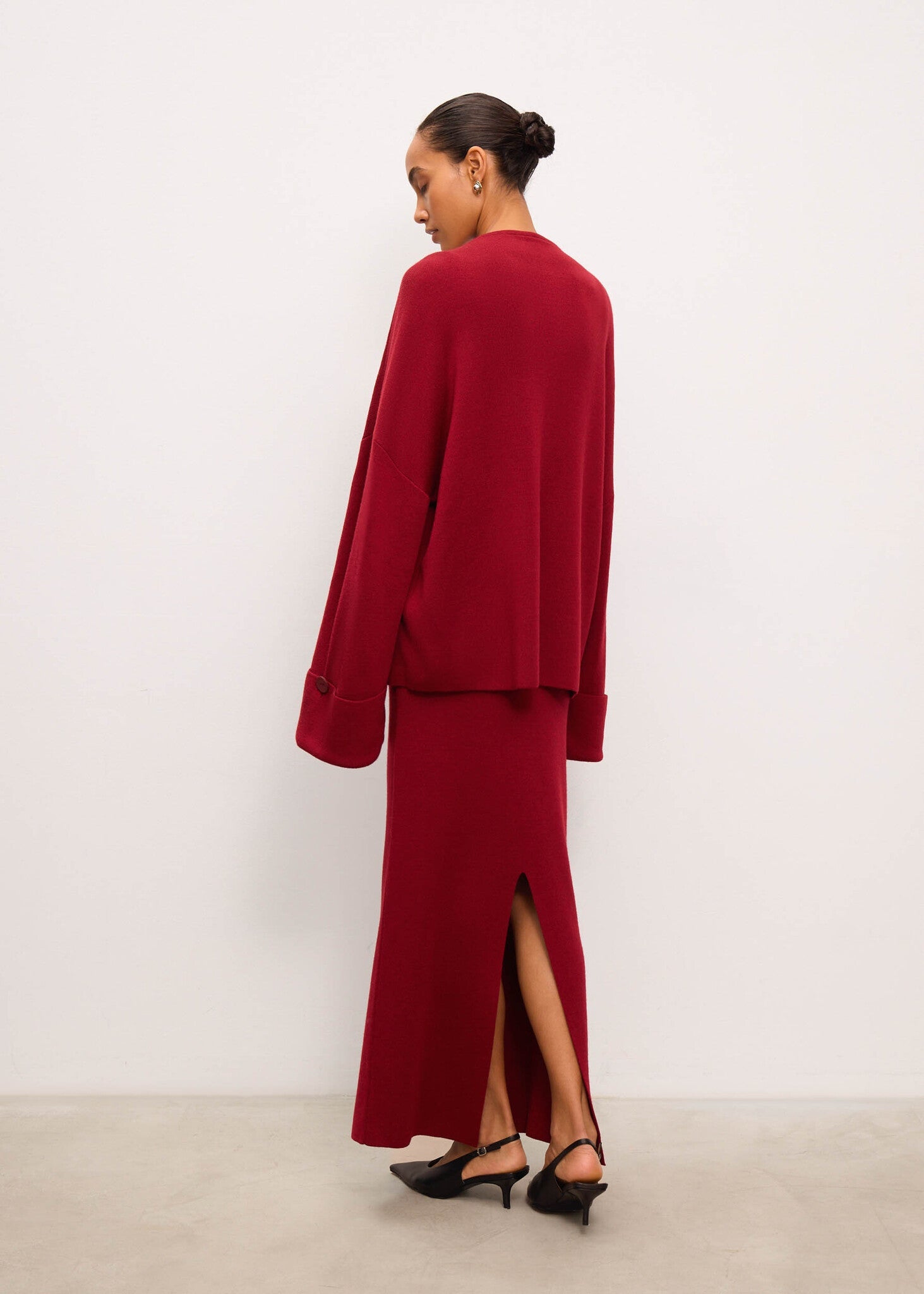 تنورة مولي الباسكية باللون العنابي