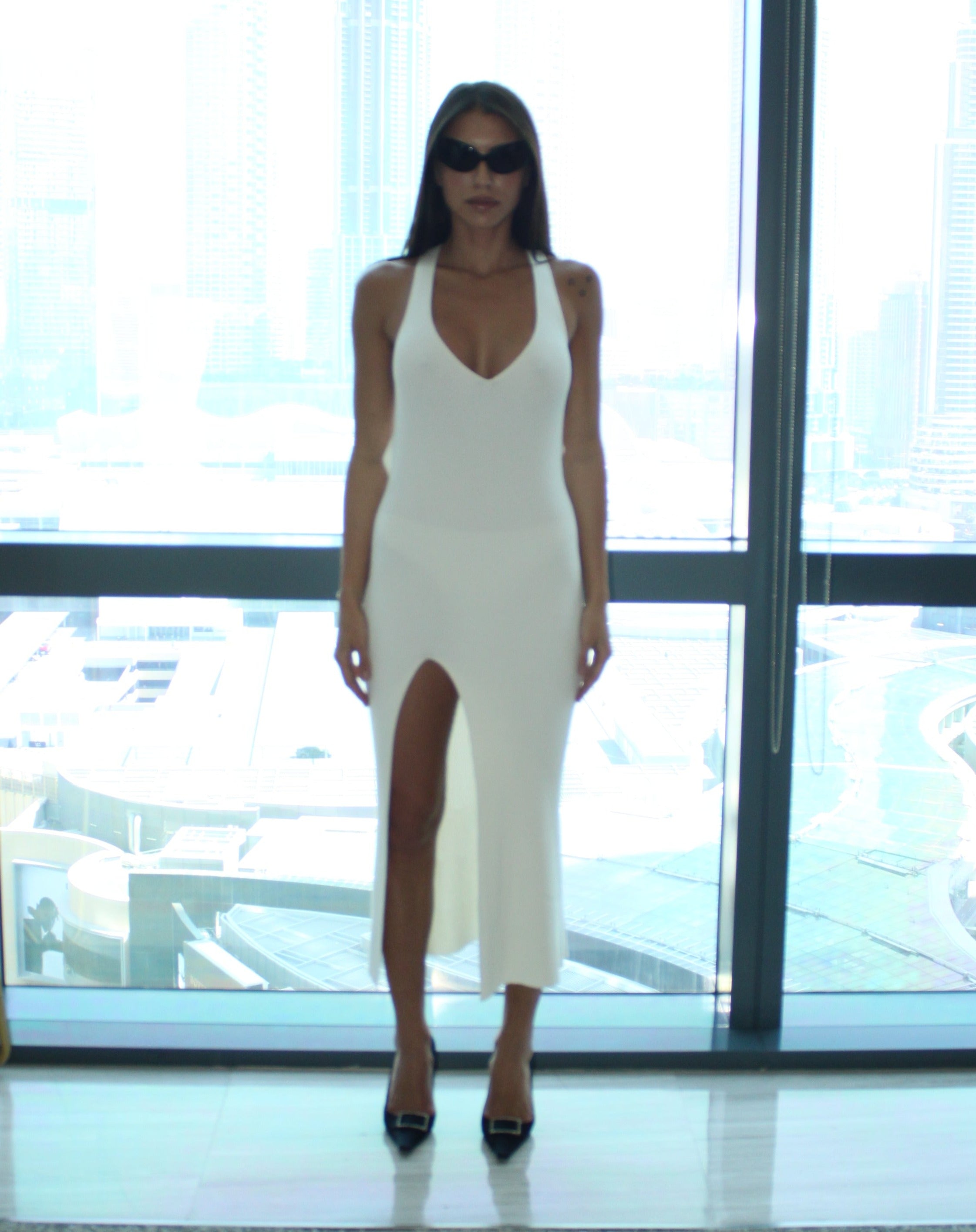 فستان لولا باللون الأبيض