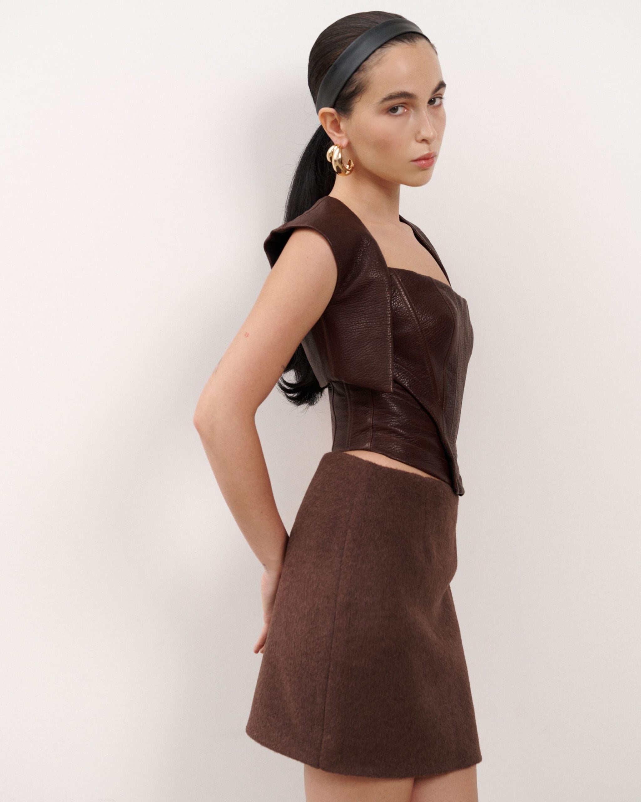 مشد ناروكامي الجلدي باللون العنابي