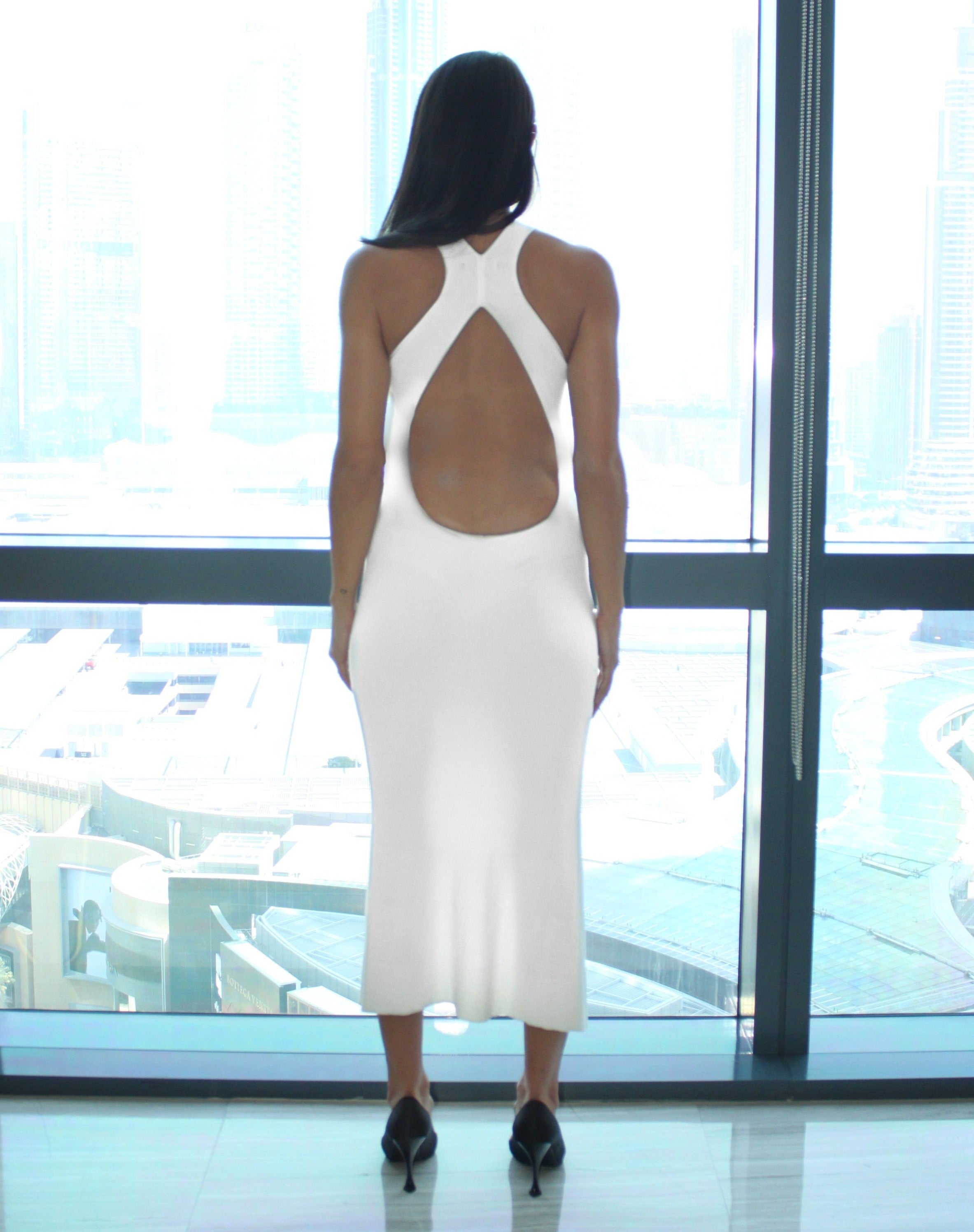 فستان لولا باللون الأبيض