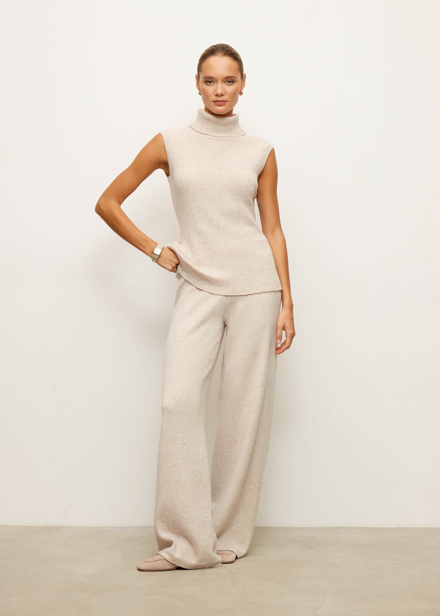 بنطلون تاتوم باللون الكريمي