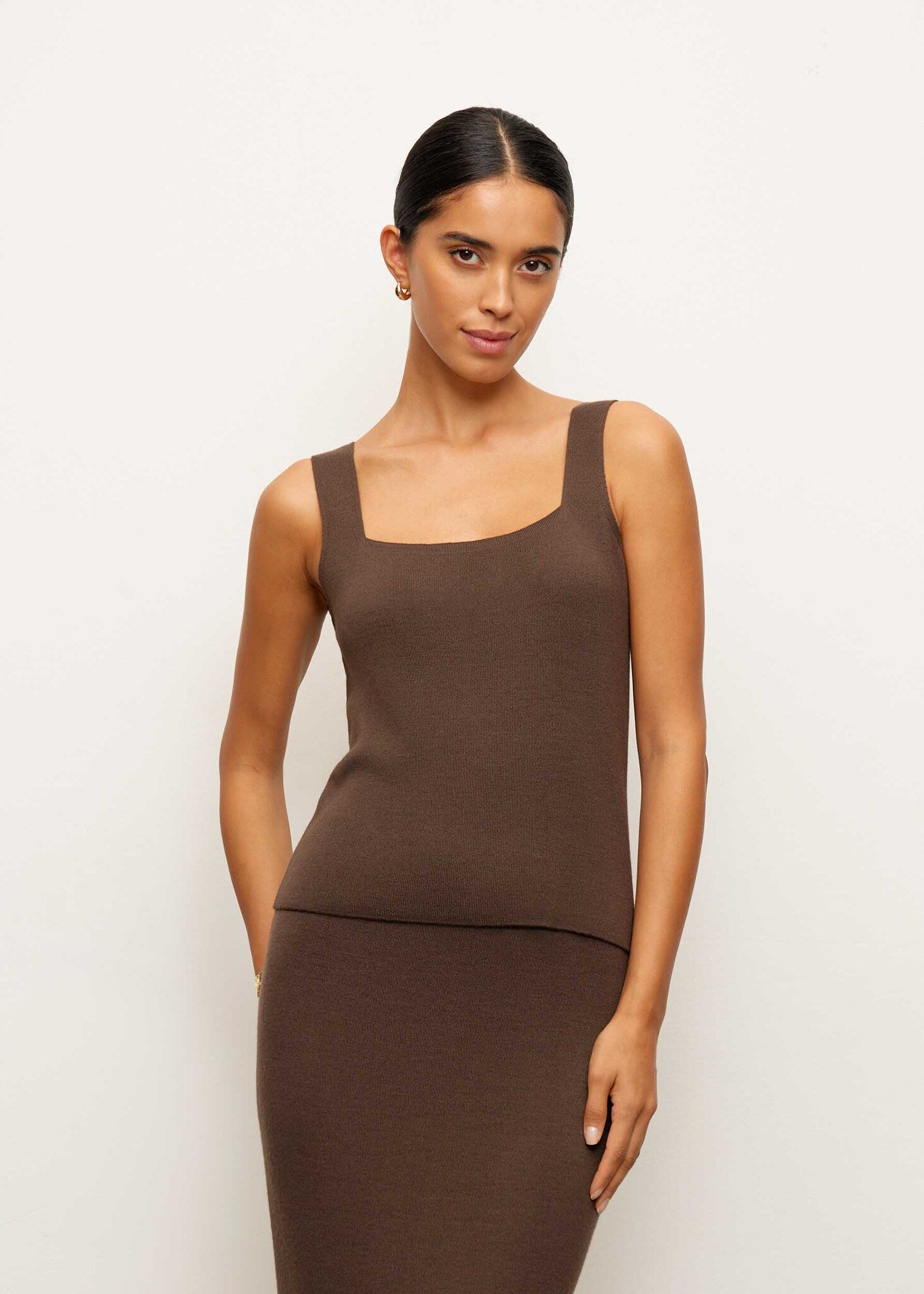 بلوزة مولي باللون البني