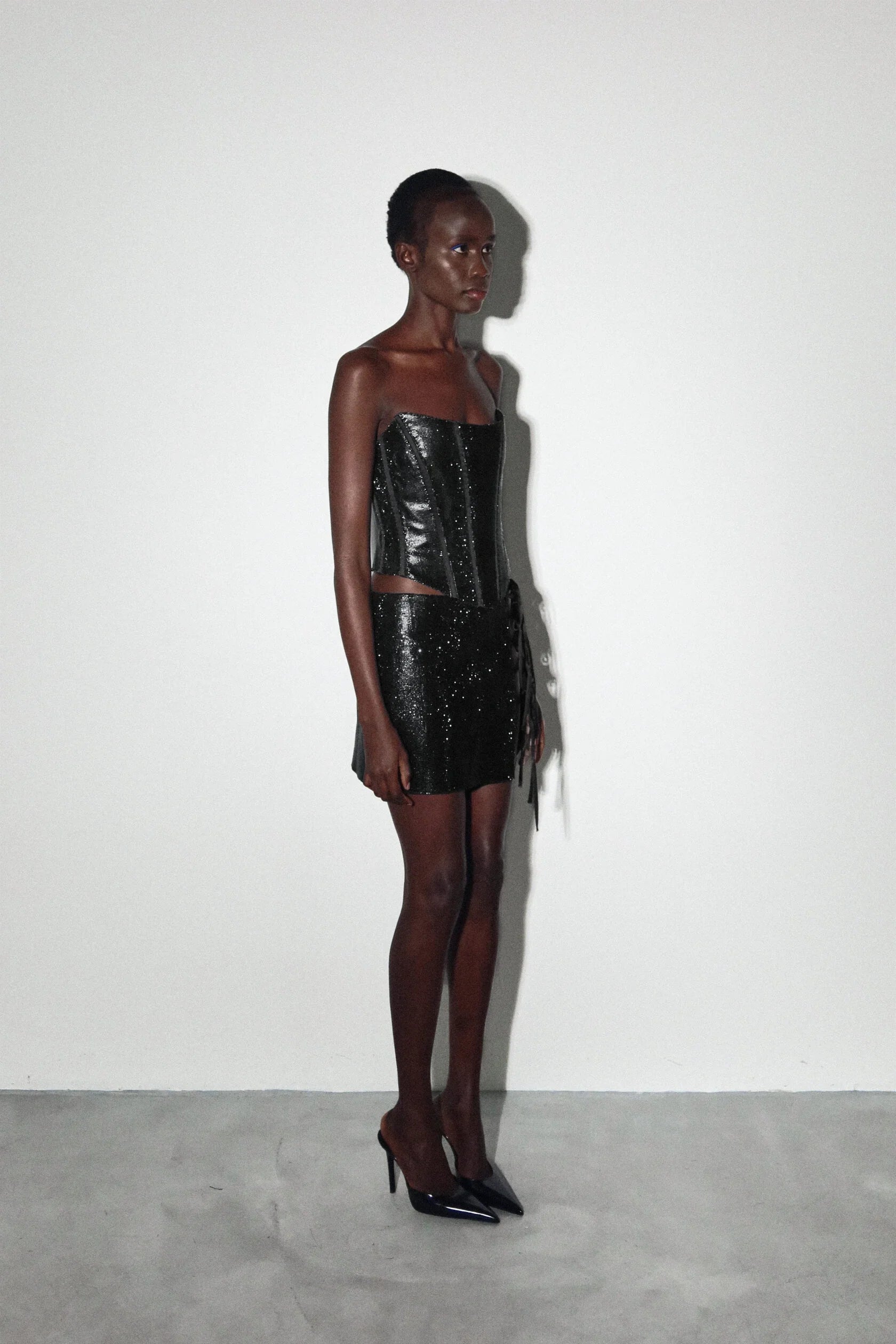 تنورة فوربو باللون الأسود