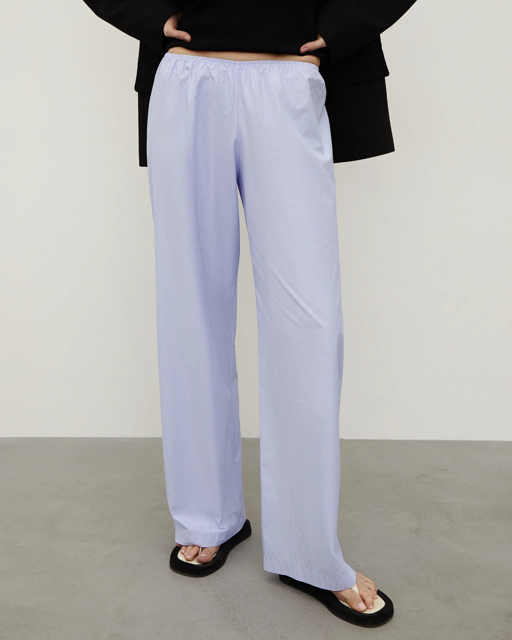 بنطلون بيجامة باللون الأزرق