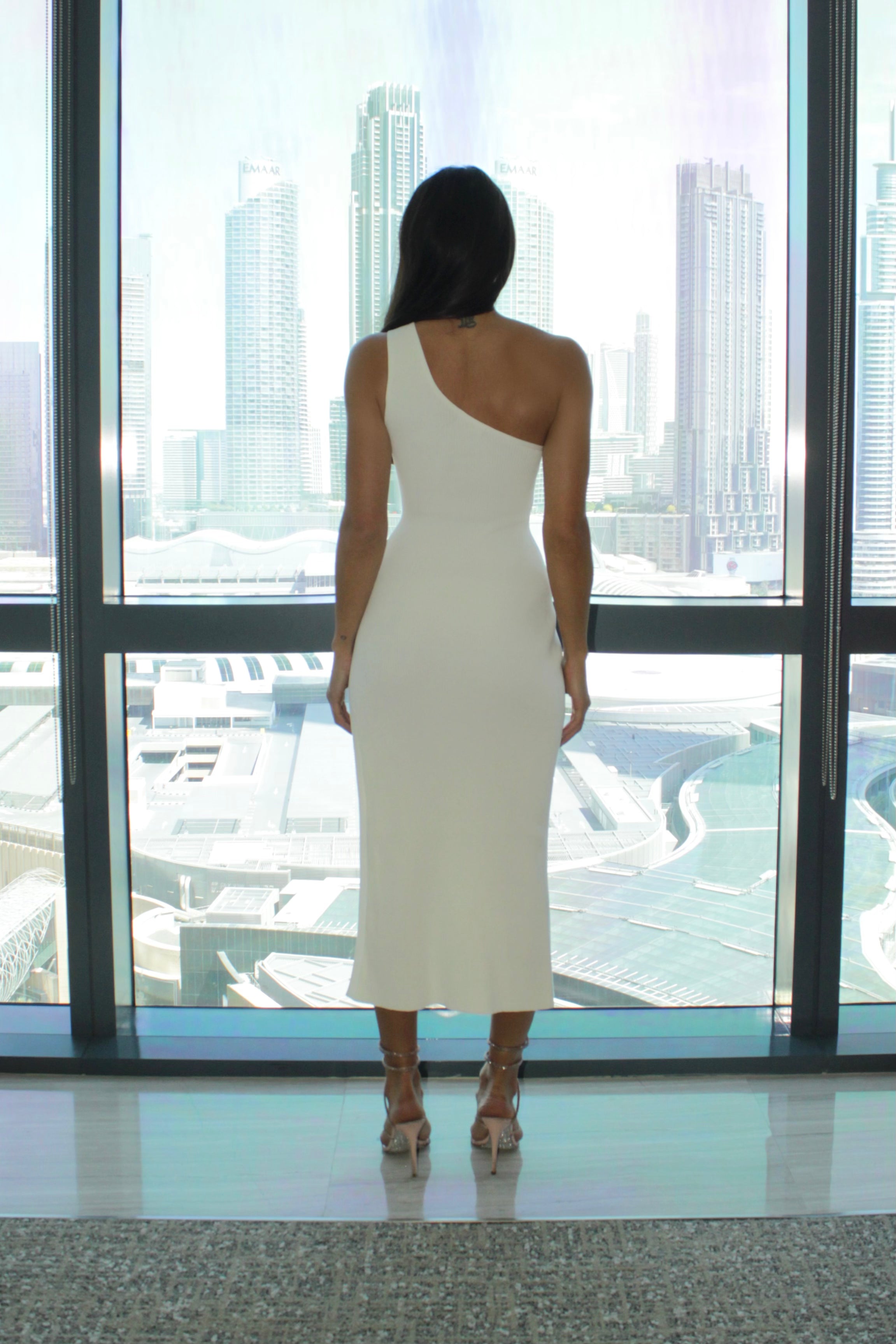 فستان فريدا باللون الأبيض