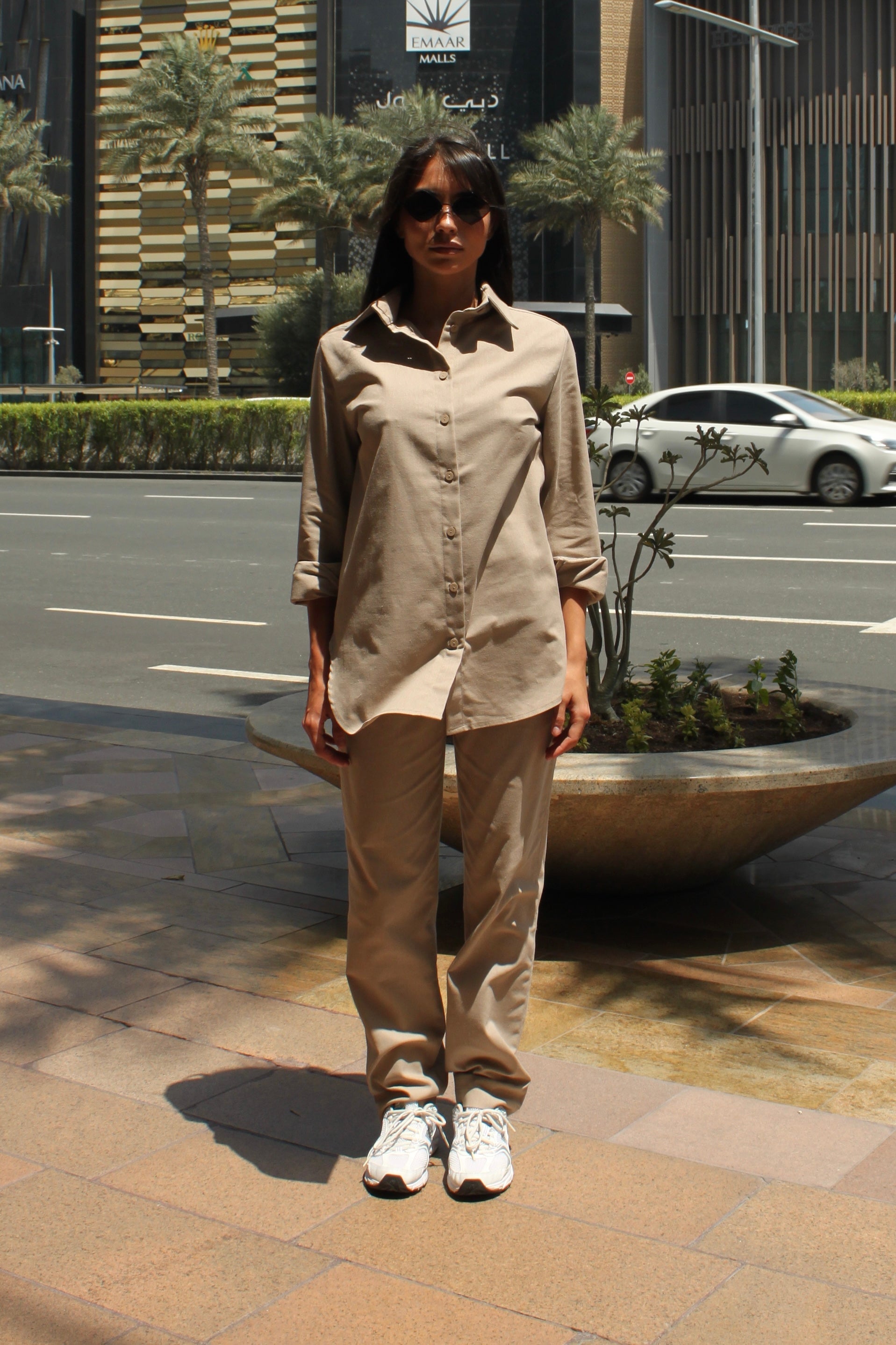 بنطلون كتان باللون الكابتشينو